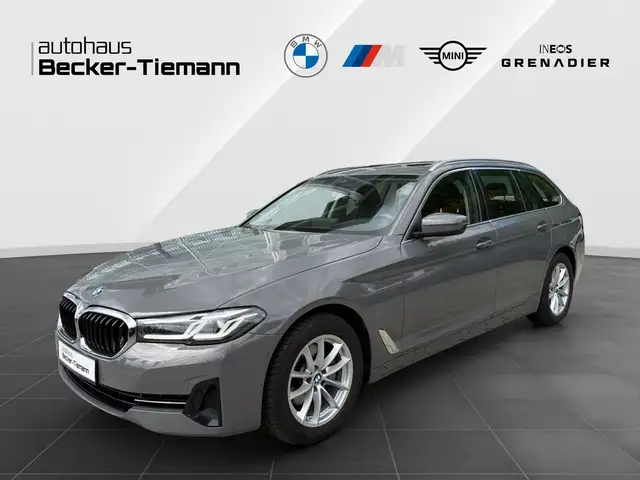 BMW 520 d Touring 18" / Pano / DrivAss / ParkAss / Laser /