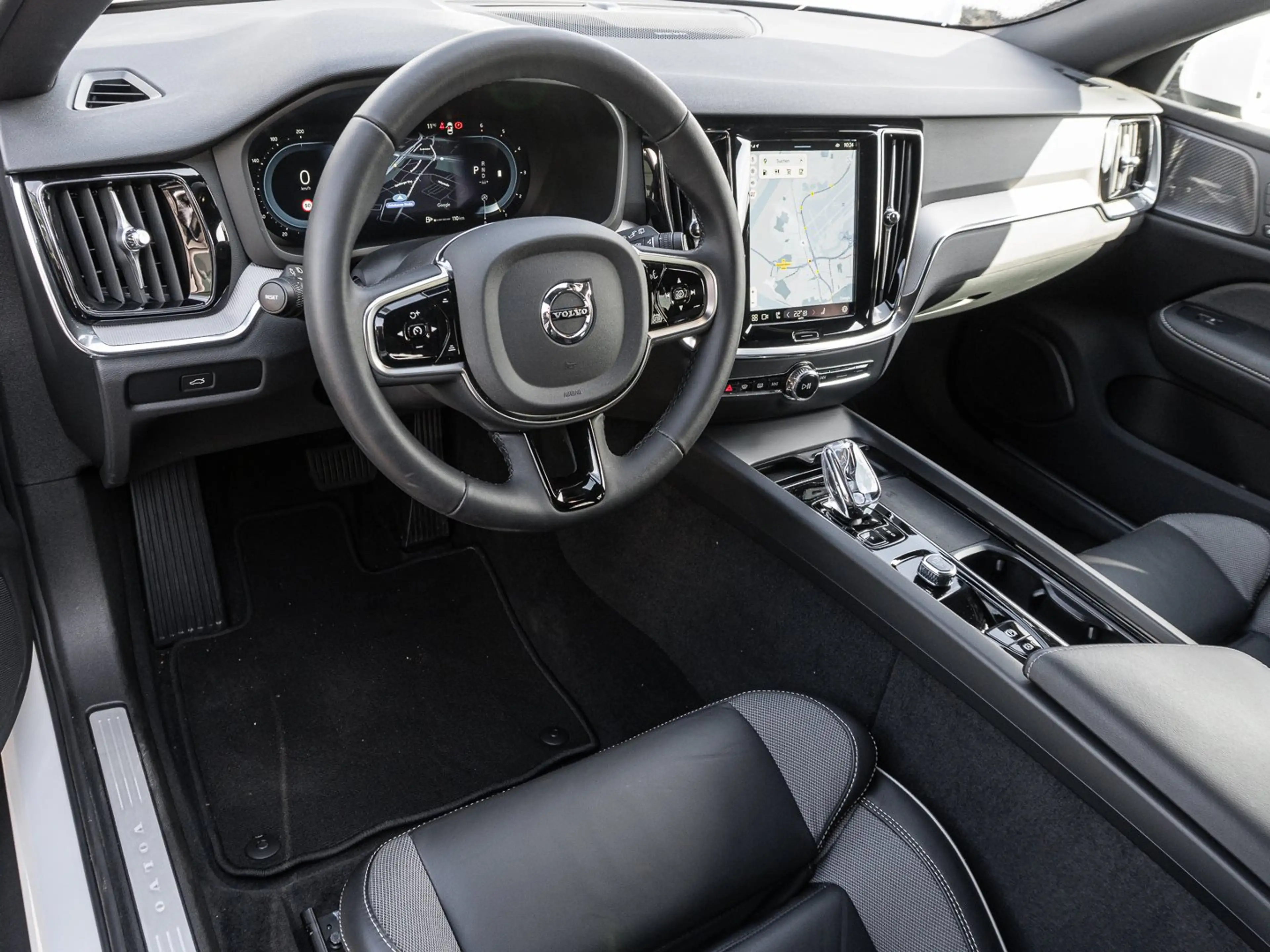 Volvo V60 Cross Country B4 AWD Plus Plus AWD — photo 9