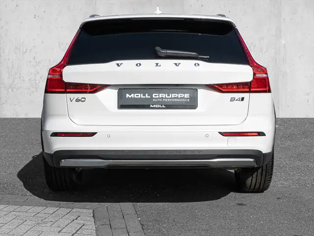 Volvo V60 Cross Country view 6