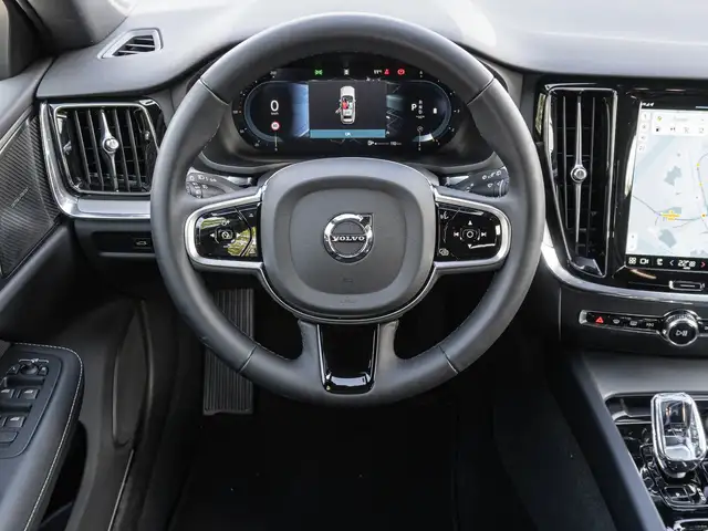Volvo V60 Cross Country view 11