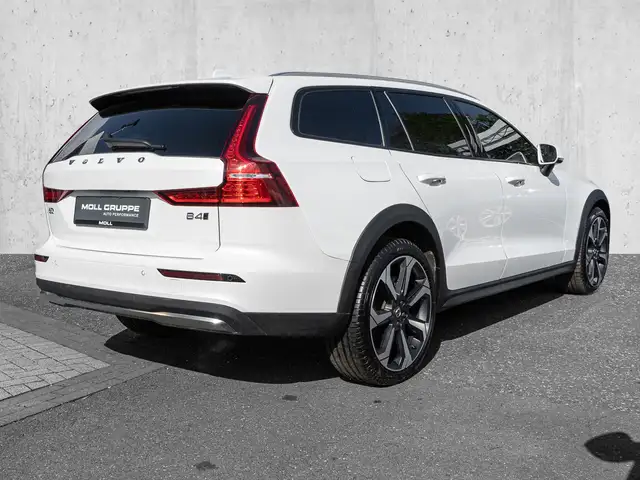 Volvo V60 Cross Country view 4