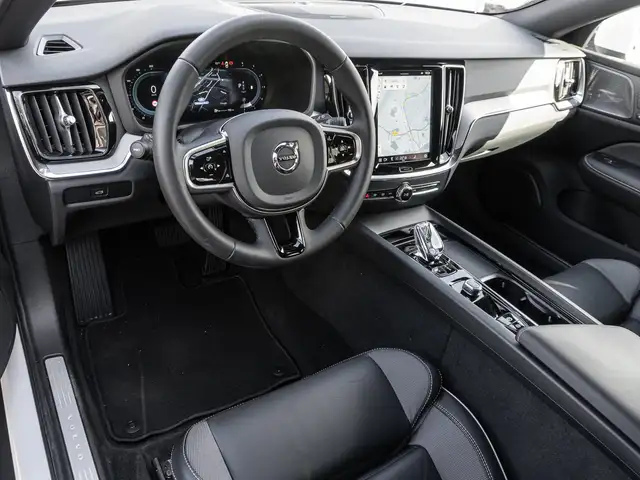 Volvo V60 Cross Country view 9
