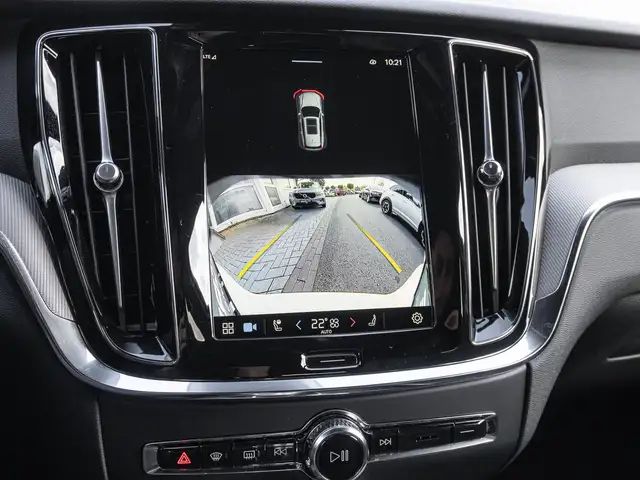 Volvo V60 Cross Country view 13