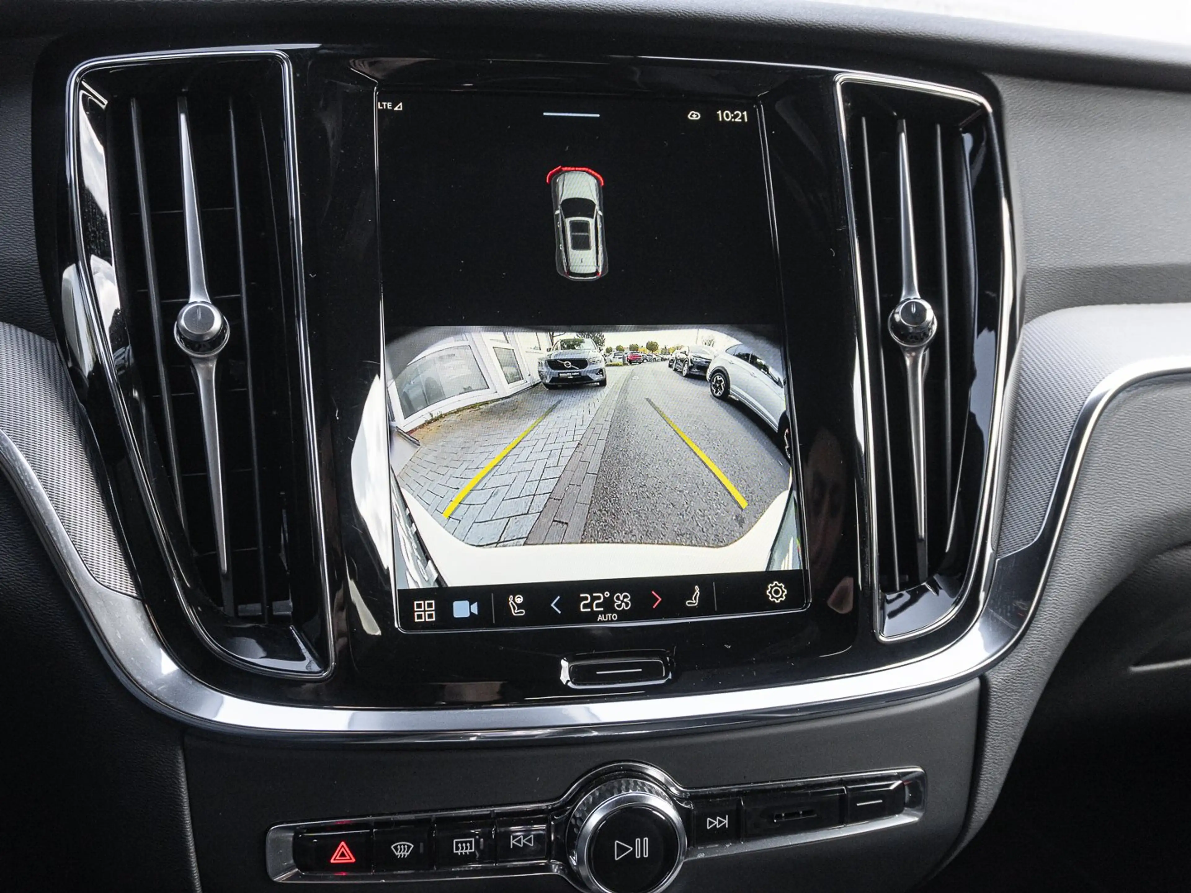Volvo V60 Cross Country B4 AWD Plus Plus AWD — photo 13