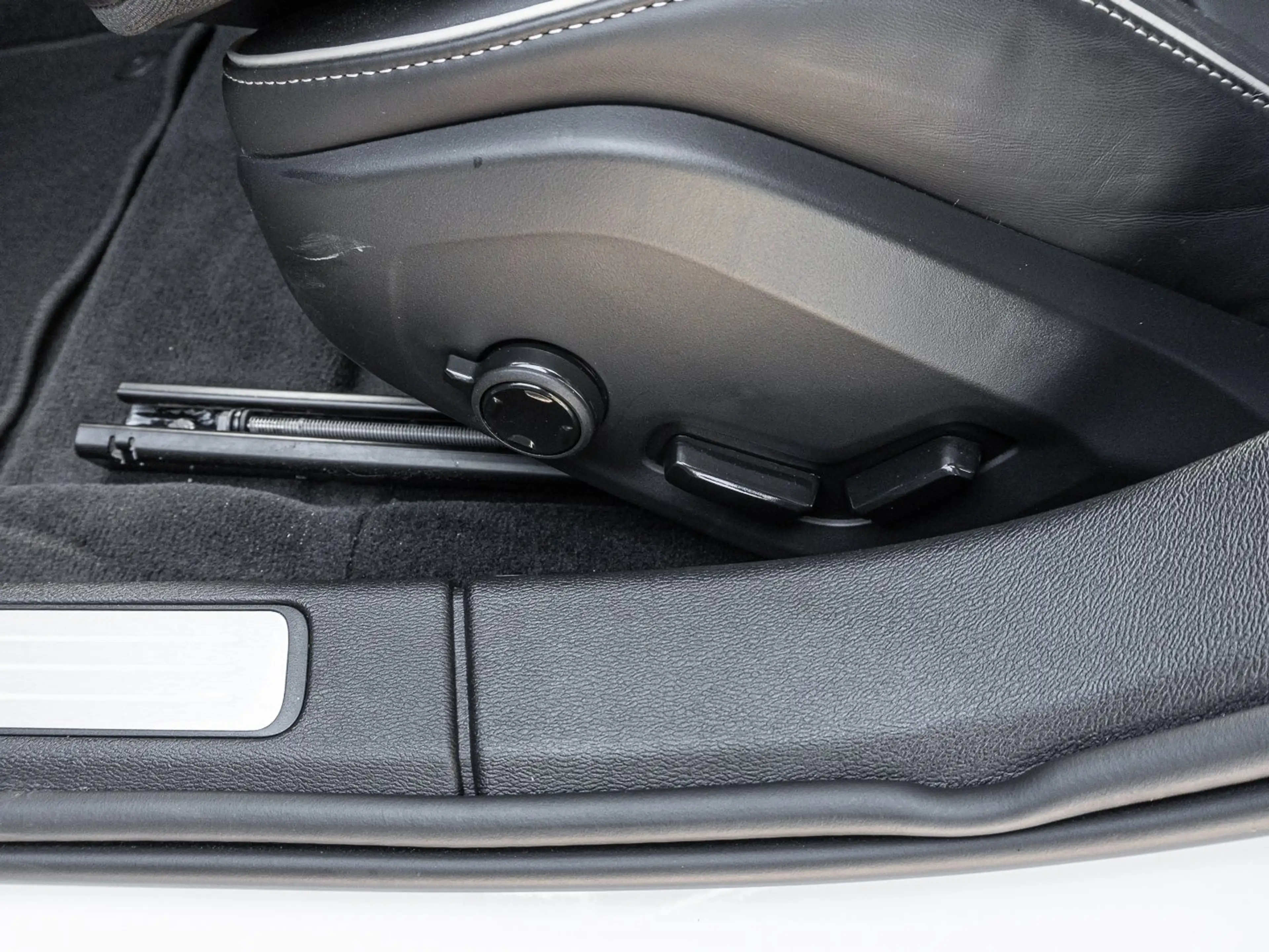 Volvo V60 Cross Country B4 AWD Plus Plus AWD — photo 15