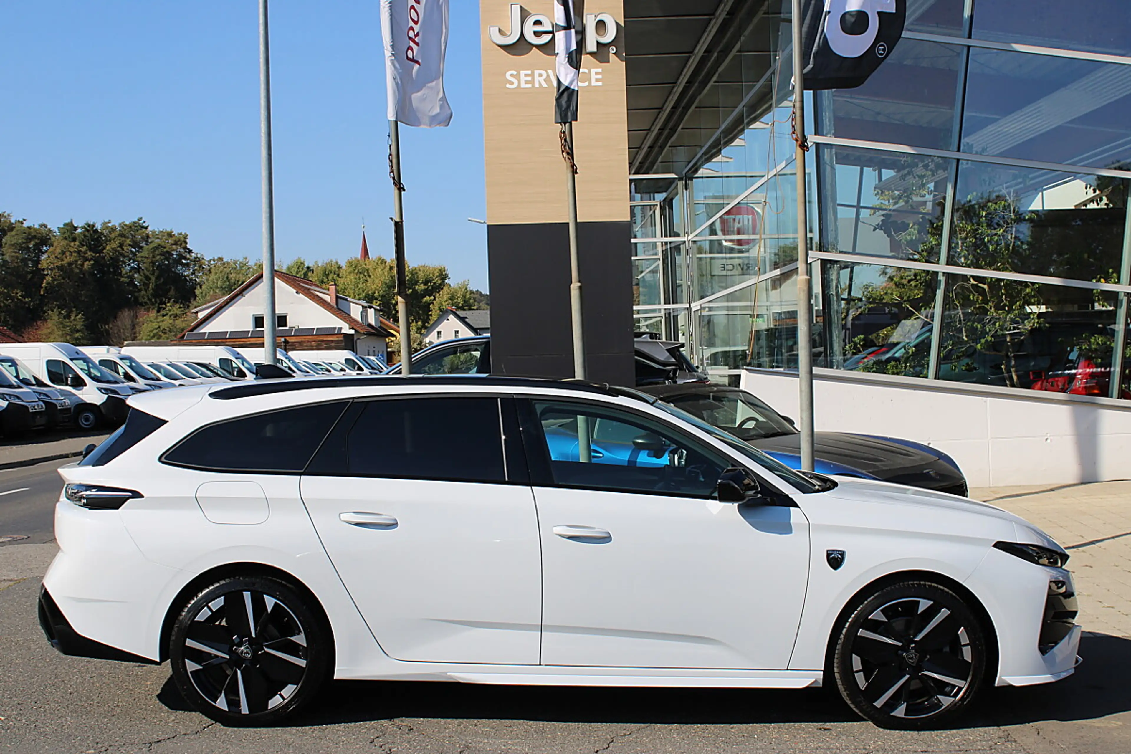 Peugeot 308 SW Hybrid 145 e-DSC6 GT — photo 3