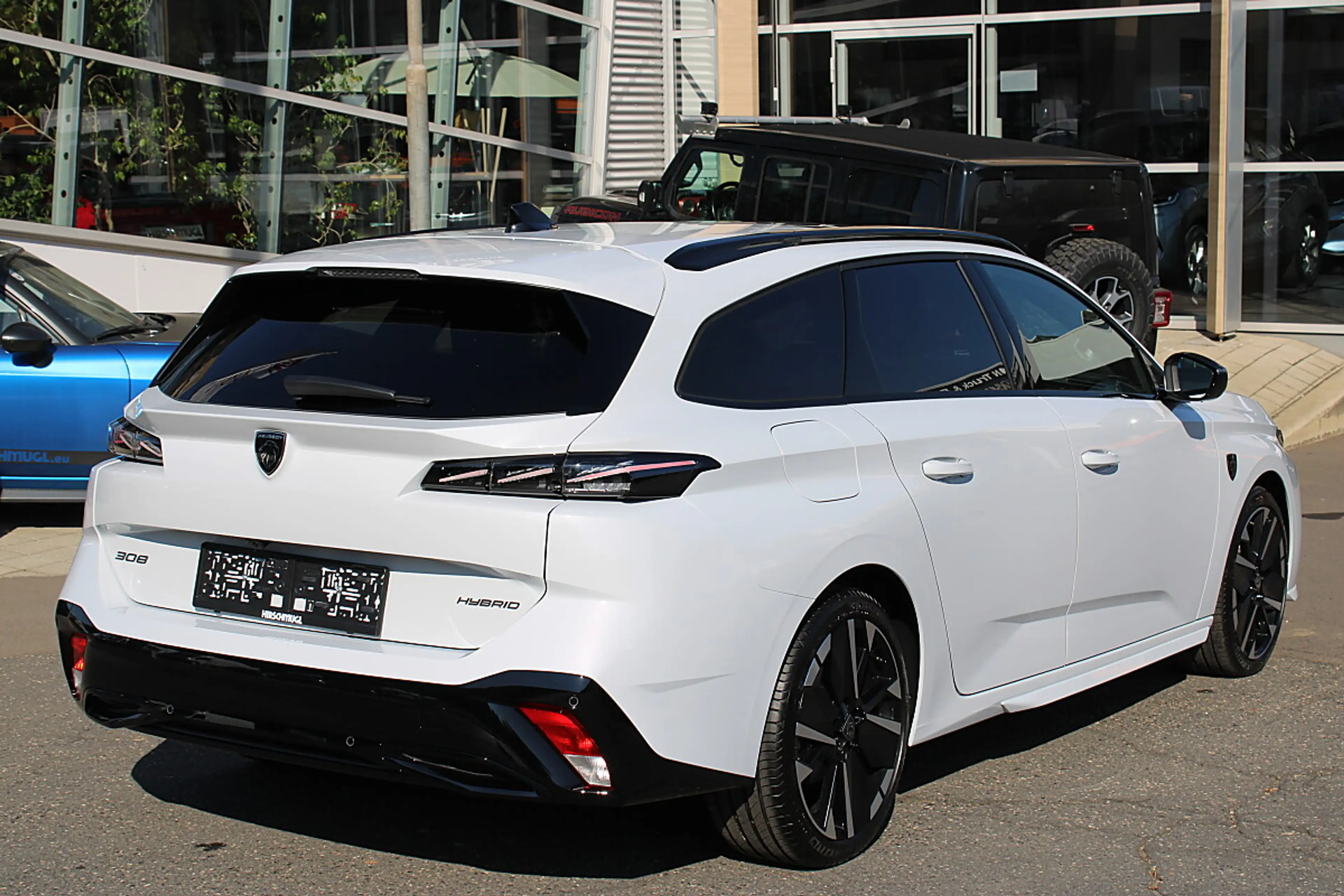 Peugeot 308 SW Hybrid 145 e-DSC6 GT — photo 4
