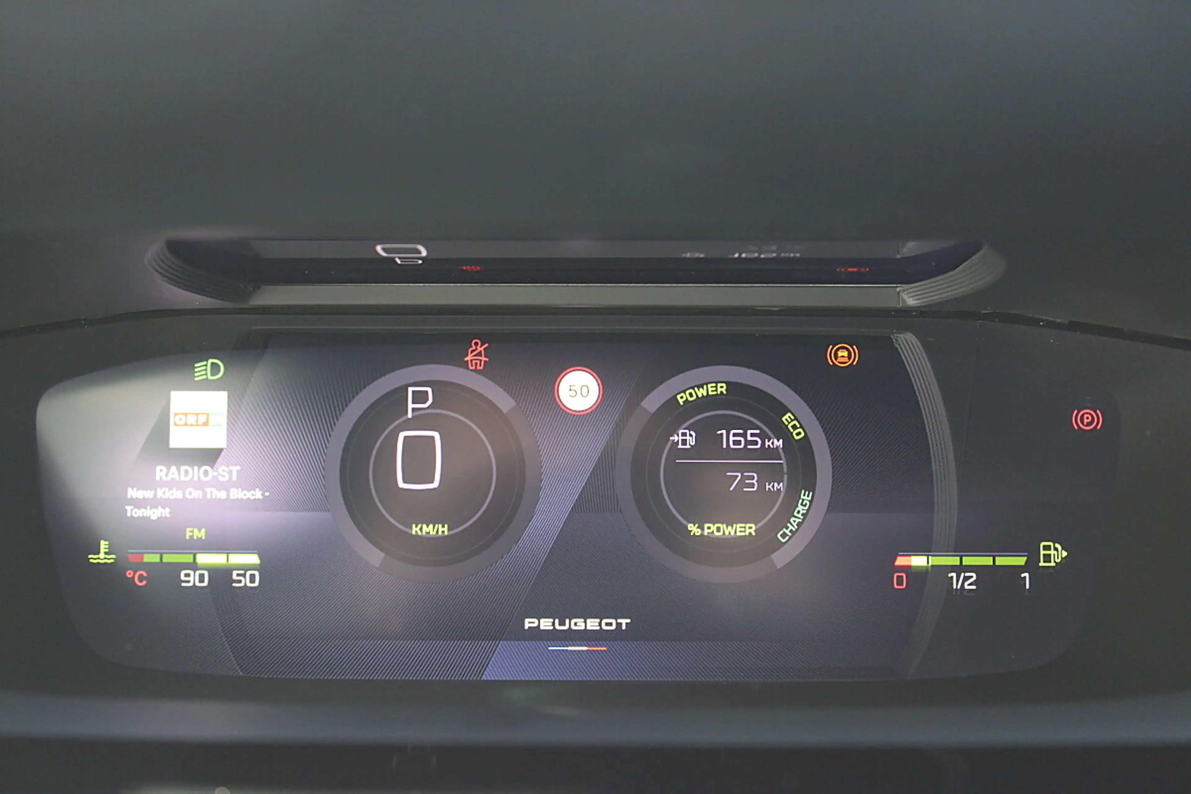 Peugeot 308 SW Hybrid 145 e-DSC6 GT — photo 13