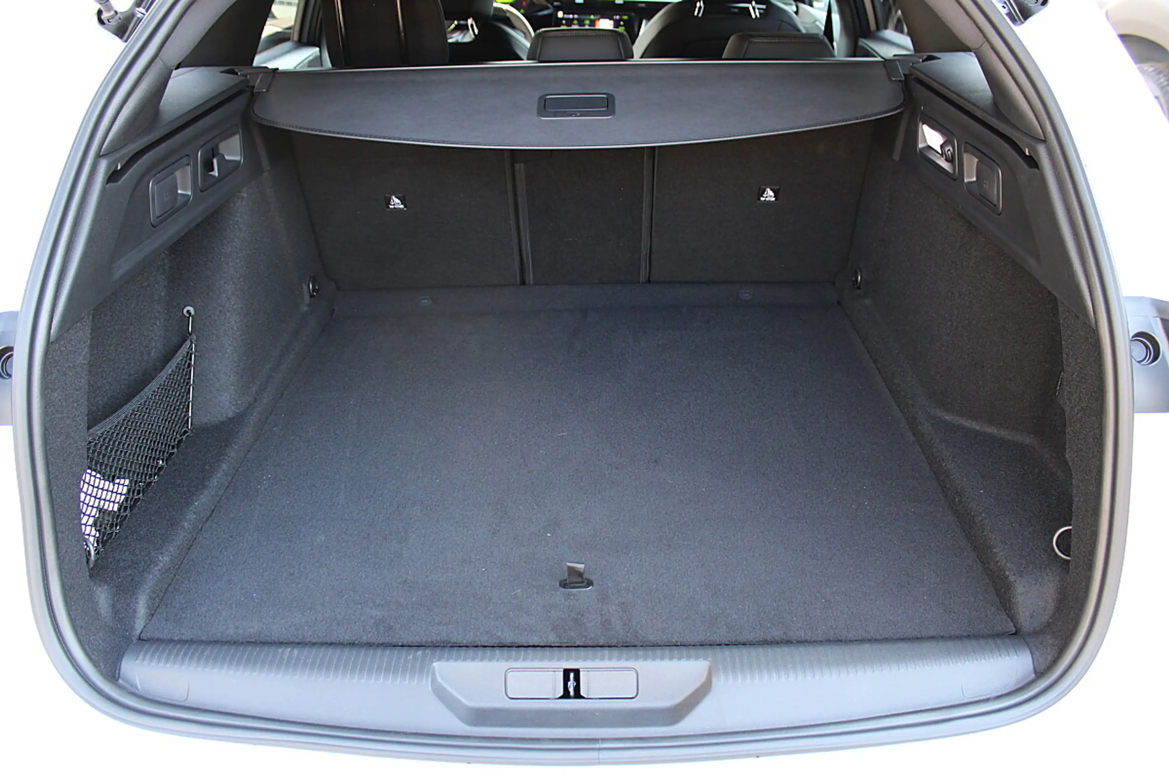 Peugeot 308 SW Hybrid 145 e-DSC6 GT — photo 6