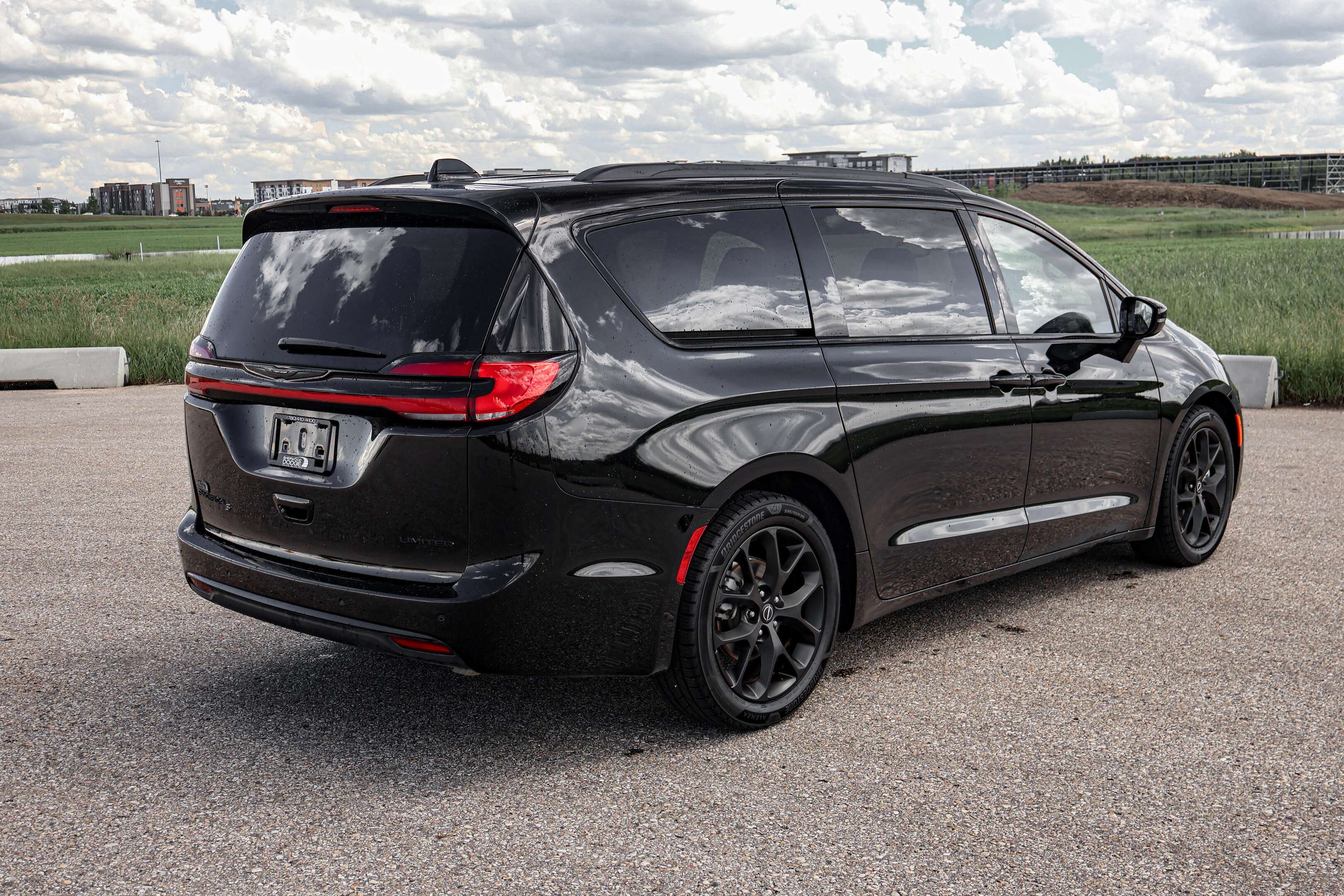 2025 Chrysler Pacifica LIMITED EDITION LEATHER SUNROOF LOW PRICE — снимка 1