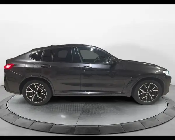 BMW X4 view 5