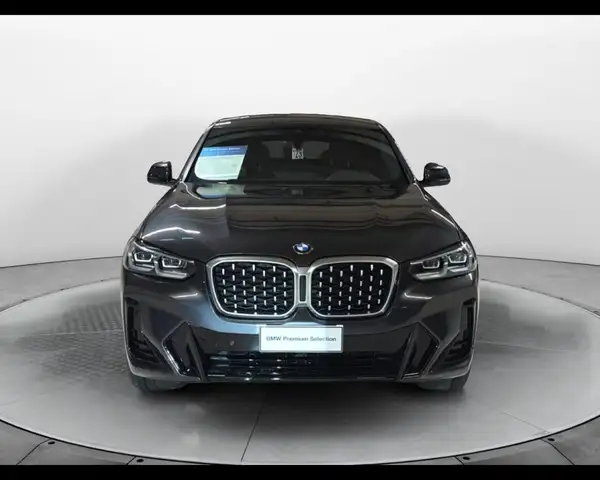 BMW X4 view 3