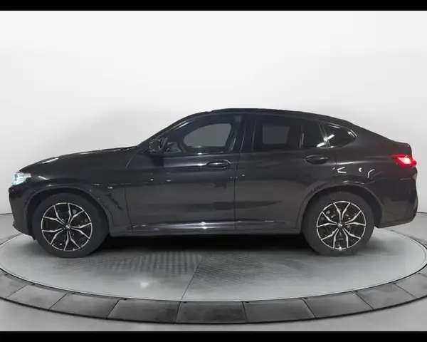 BMW X4 view 9