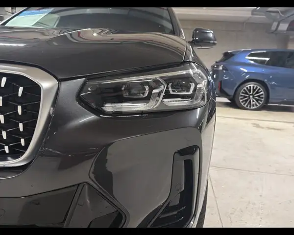 BMW X4 view 11