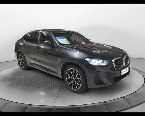 BMW X4 view 4