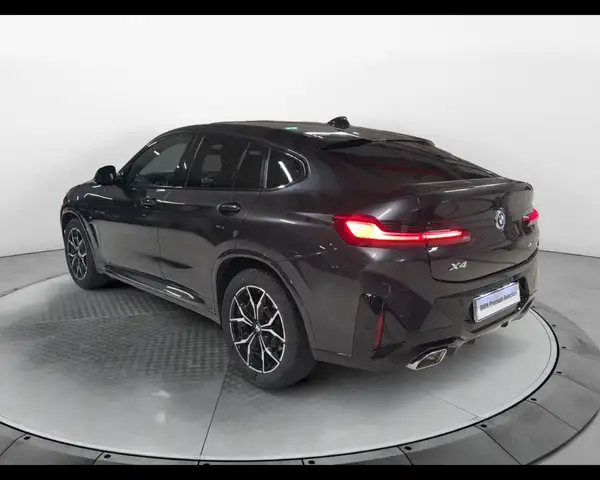 BMW X4 view 8