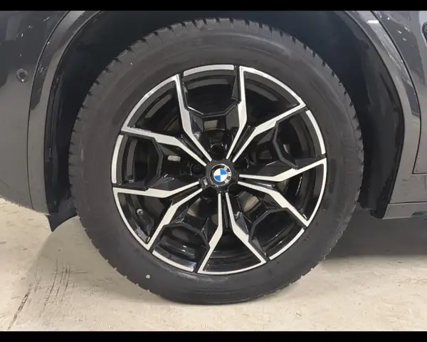 BMW X4 view 10