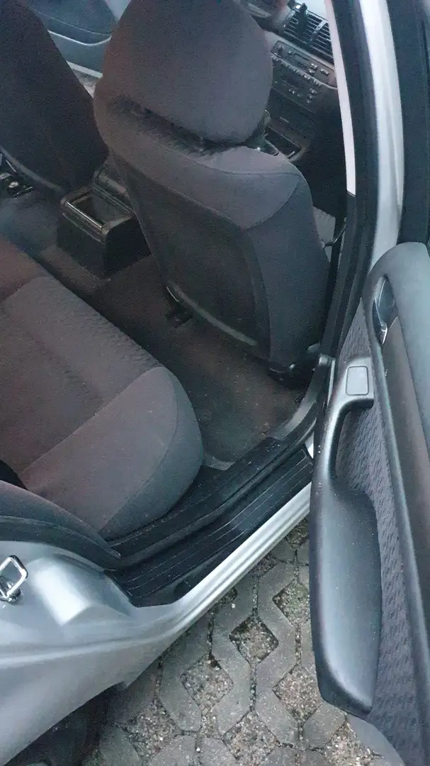 BMW 318 318i Серебристый - 1