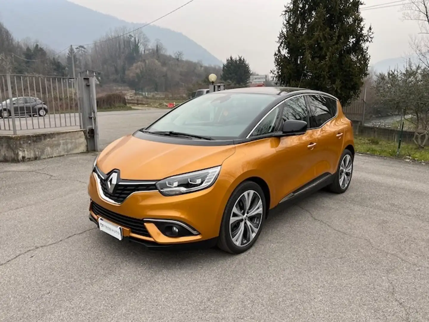 Renault Scenic Scenic 1.7 blue dci Initiale Paris 120cv Oro - 2
