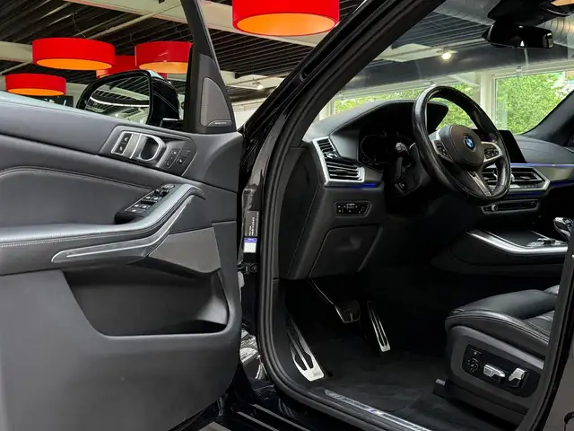 BMW X5 view 10