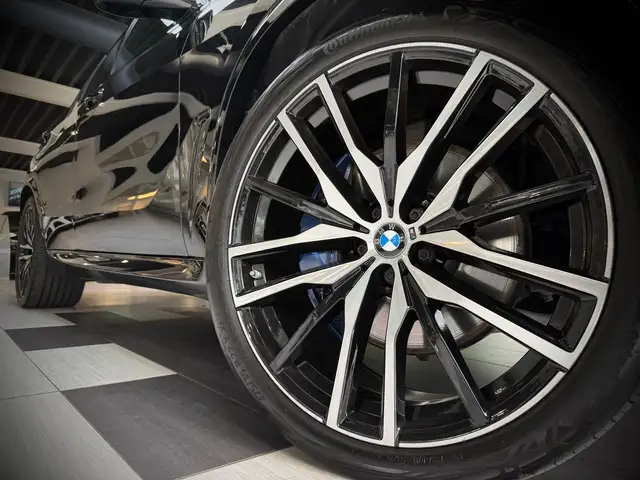 BMW X5 view 6