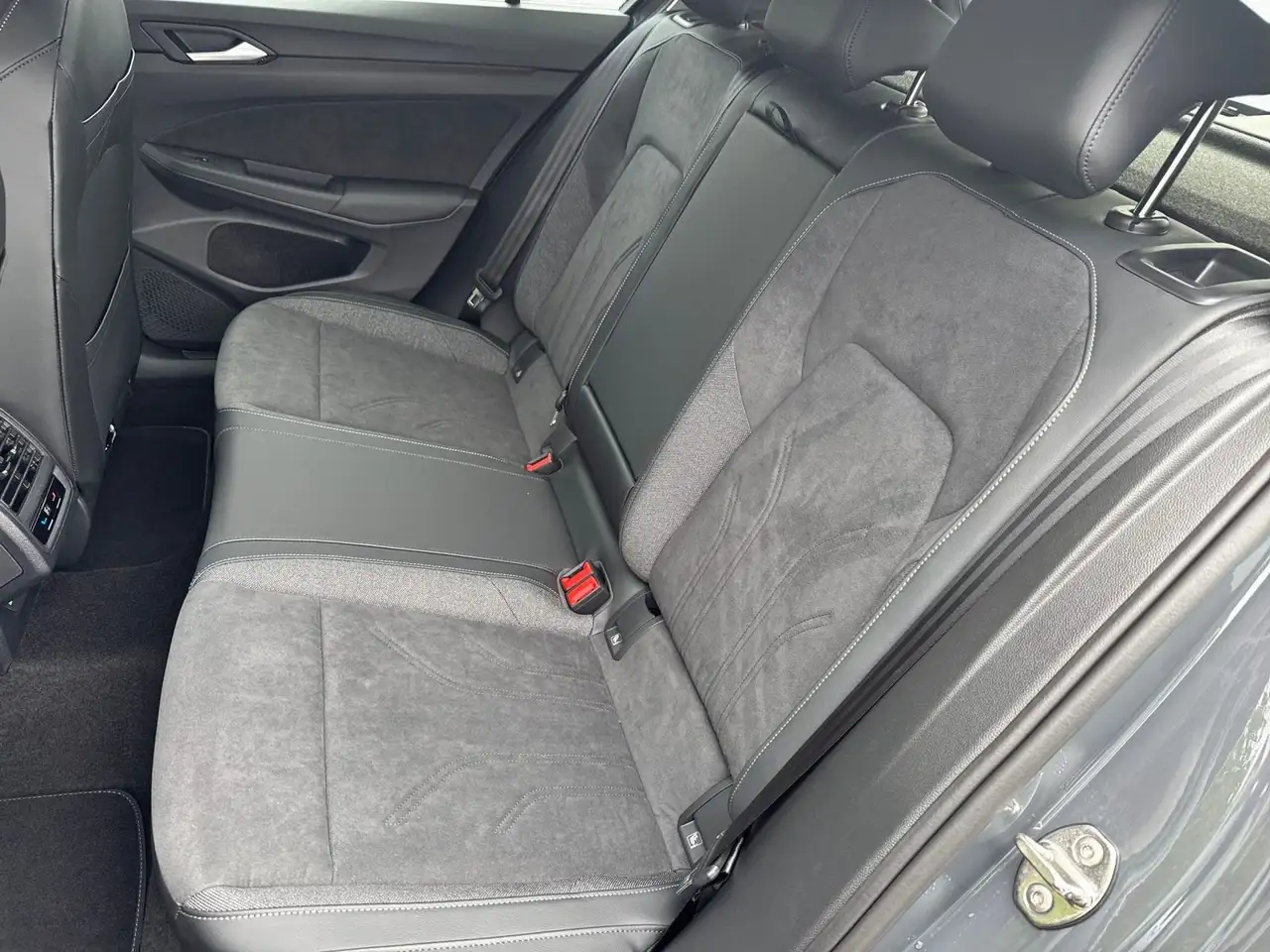 Volkswagen Golf Style 1,5l eTSI 150PS DSG*AHK*NAVI*Area Vie 12