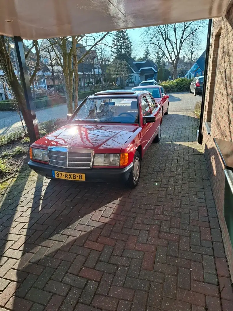 Mercedes-Benz 190 190 2.0 Rood - 1