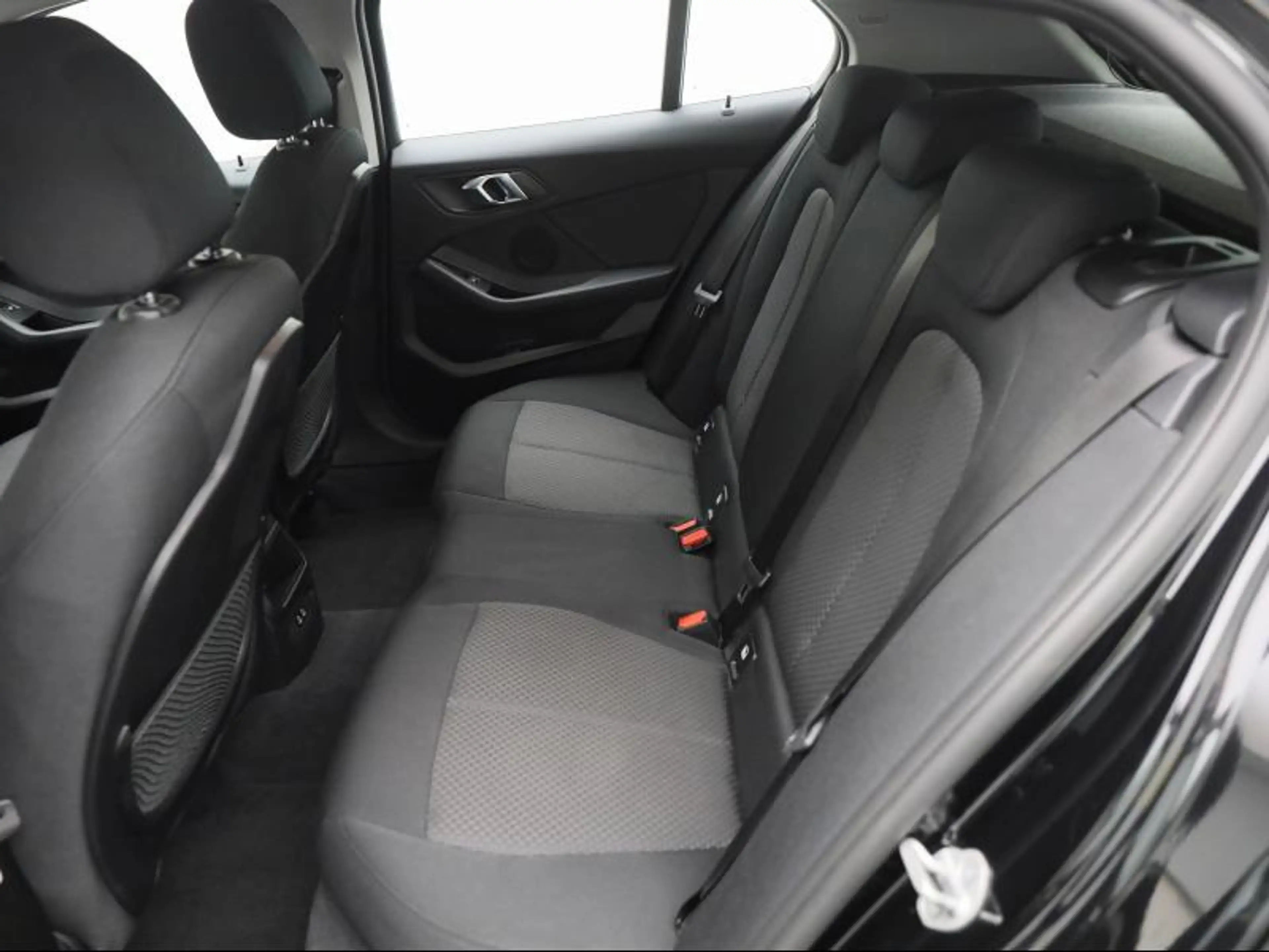 BMW 116 Hatch — photo 15