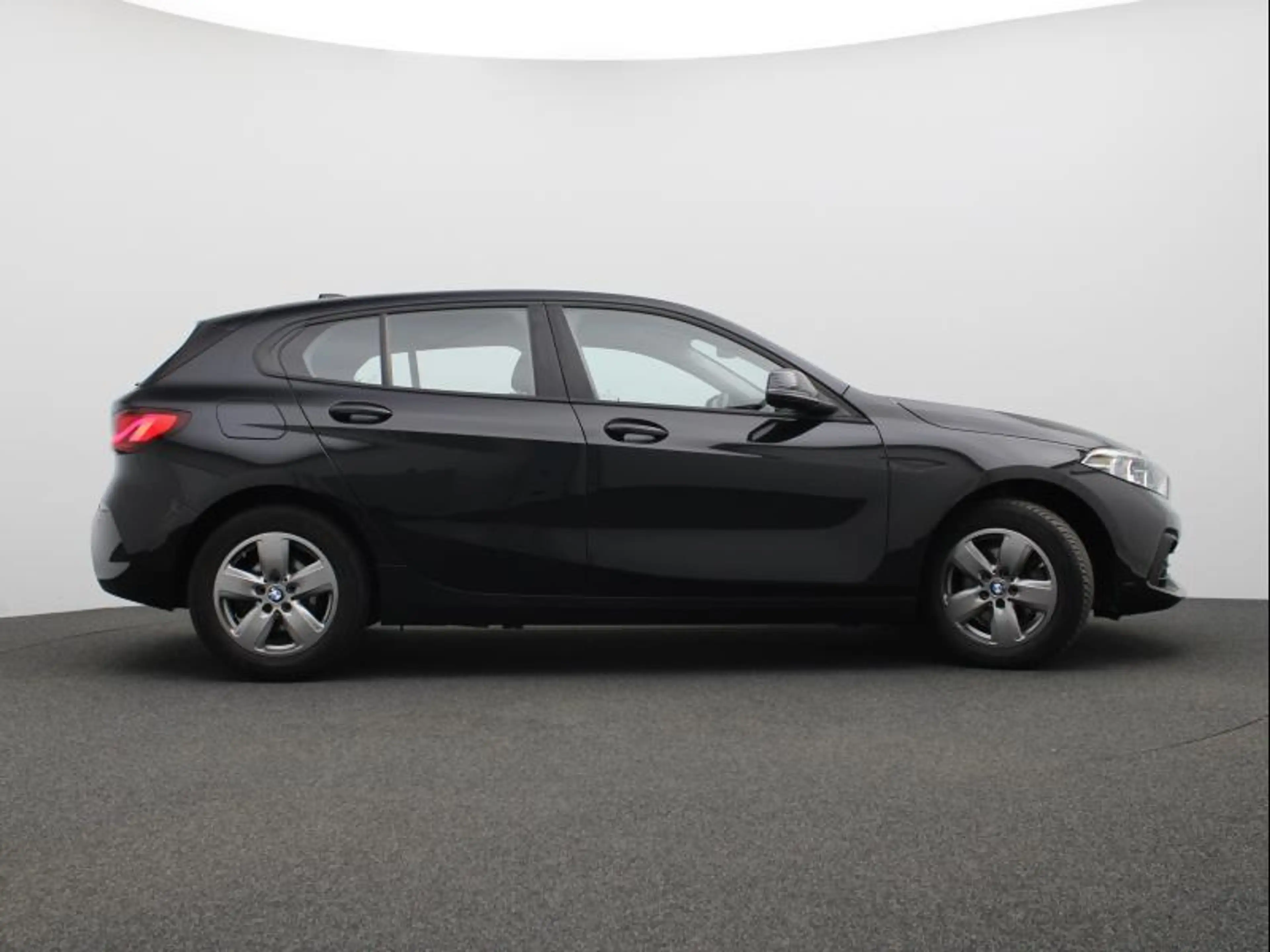 BMW 116 Hatch — photo 3