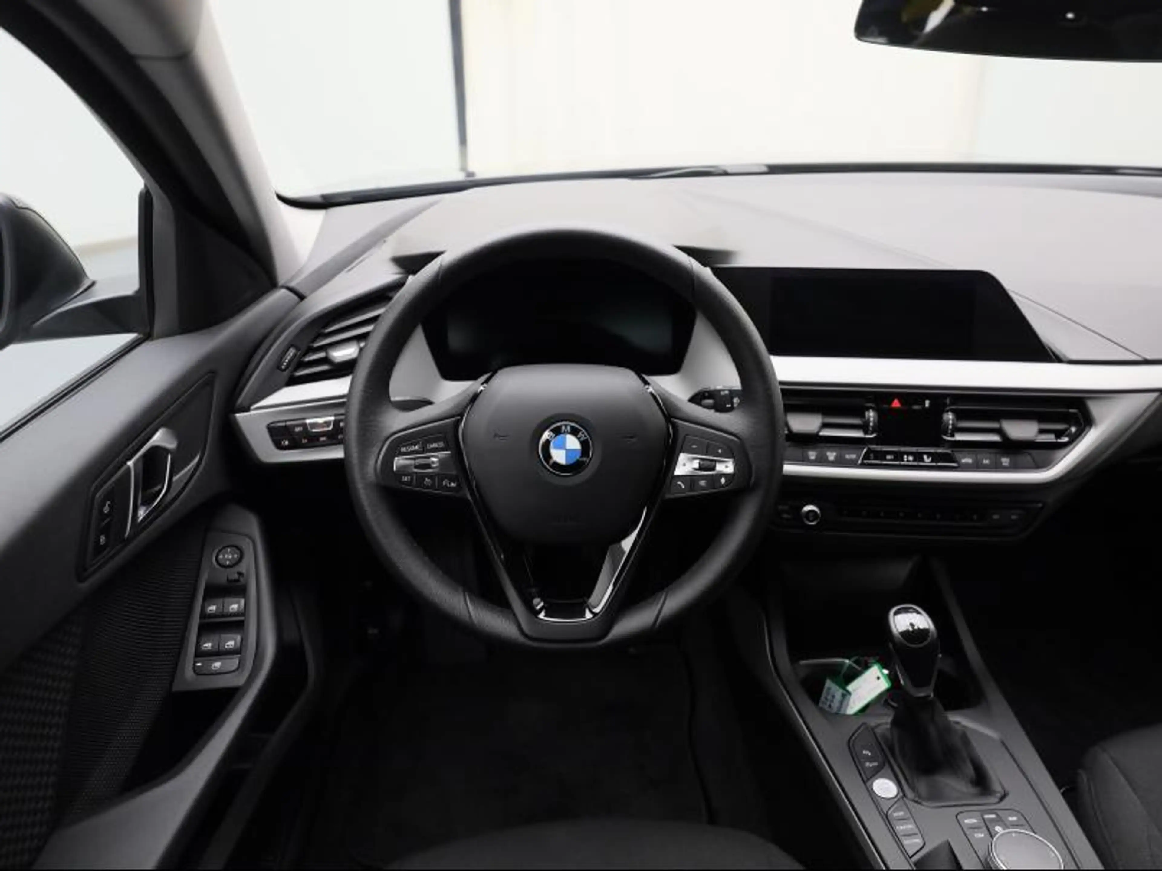 BMW 116 Hatch — photo 9