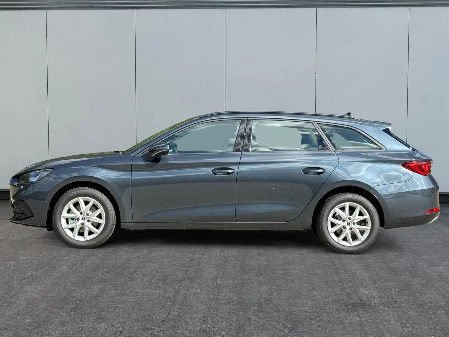SEAT Leon Sportstourer Style DSG+KAMERA+ACC+SHZ+FULLLINK+... Grau - 2
