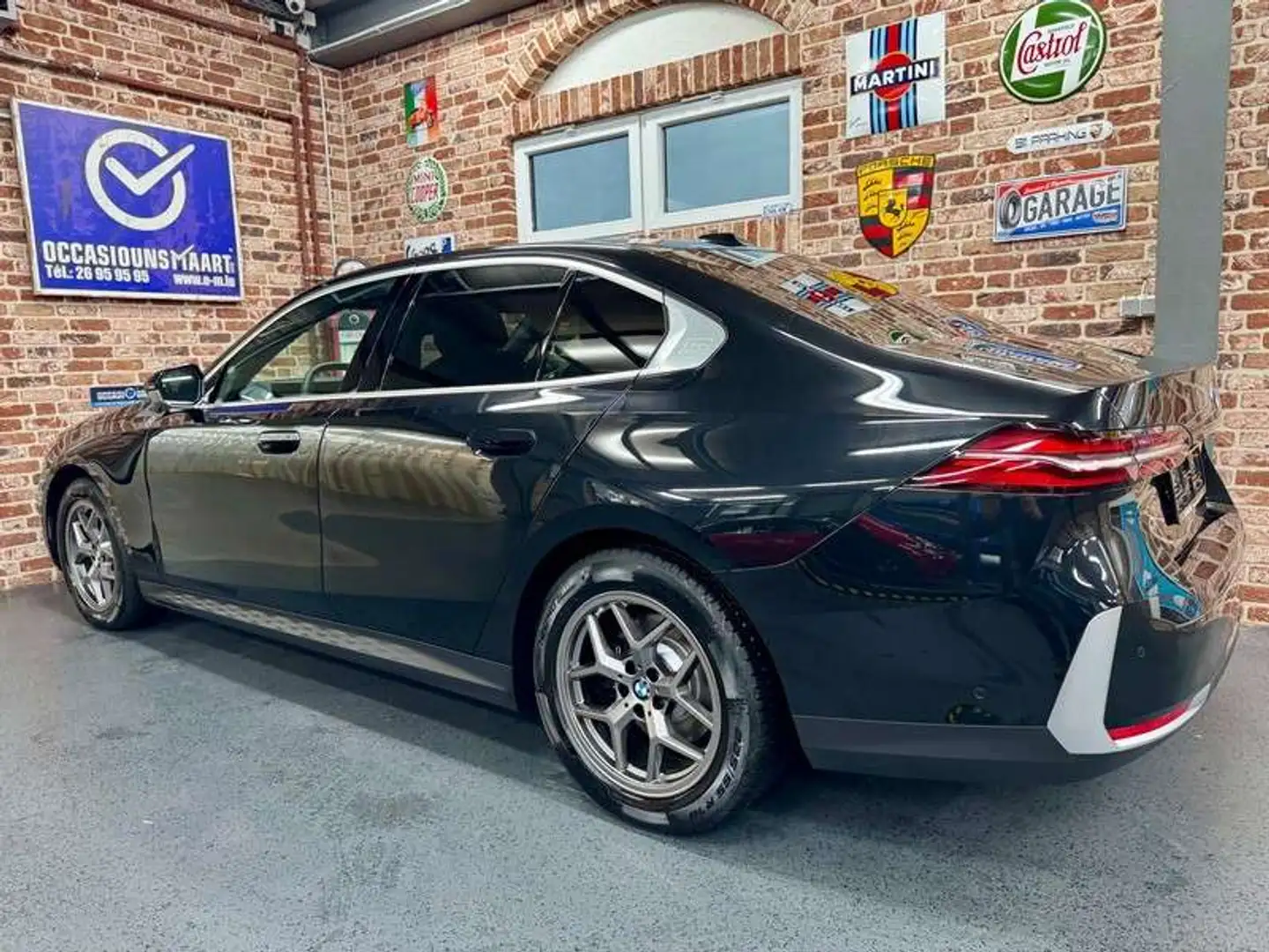 BMW 520 520iA Limousine 2.0 208cv Auto Cuir/SiègCh+V/Cam Noir - 2