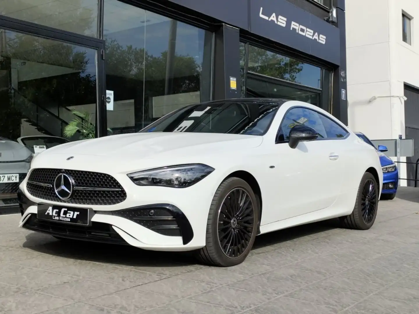 Mercedes-Benz CLE 300 e con tecnología híbrida EQ Blanc - 2