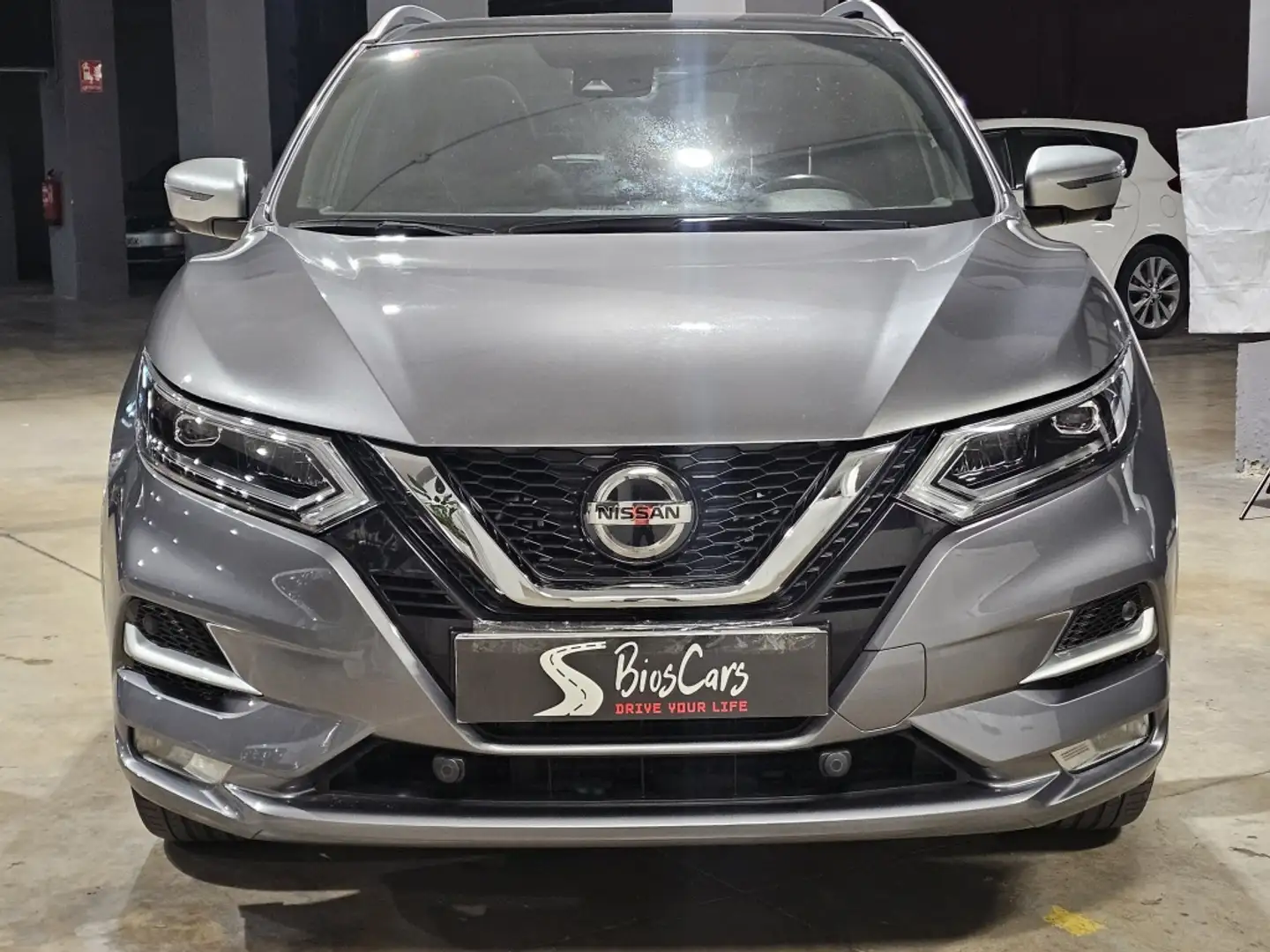 Nissan Qashqai 1.3 DIG-T Tekna+ 4x2 DCT 117kW Grau - 2