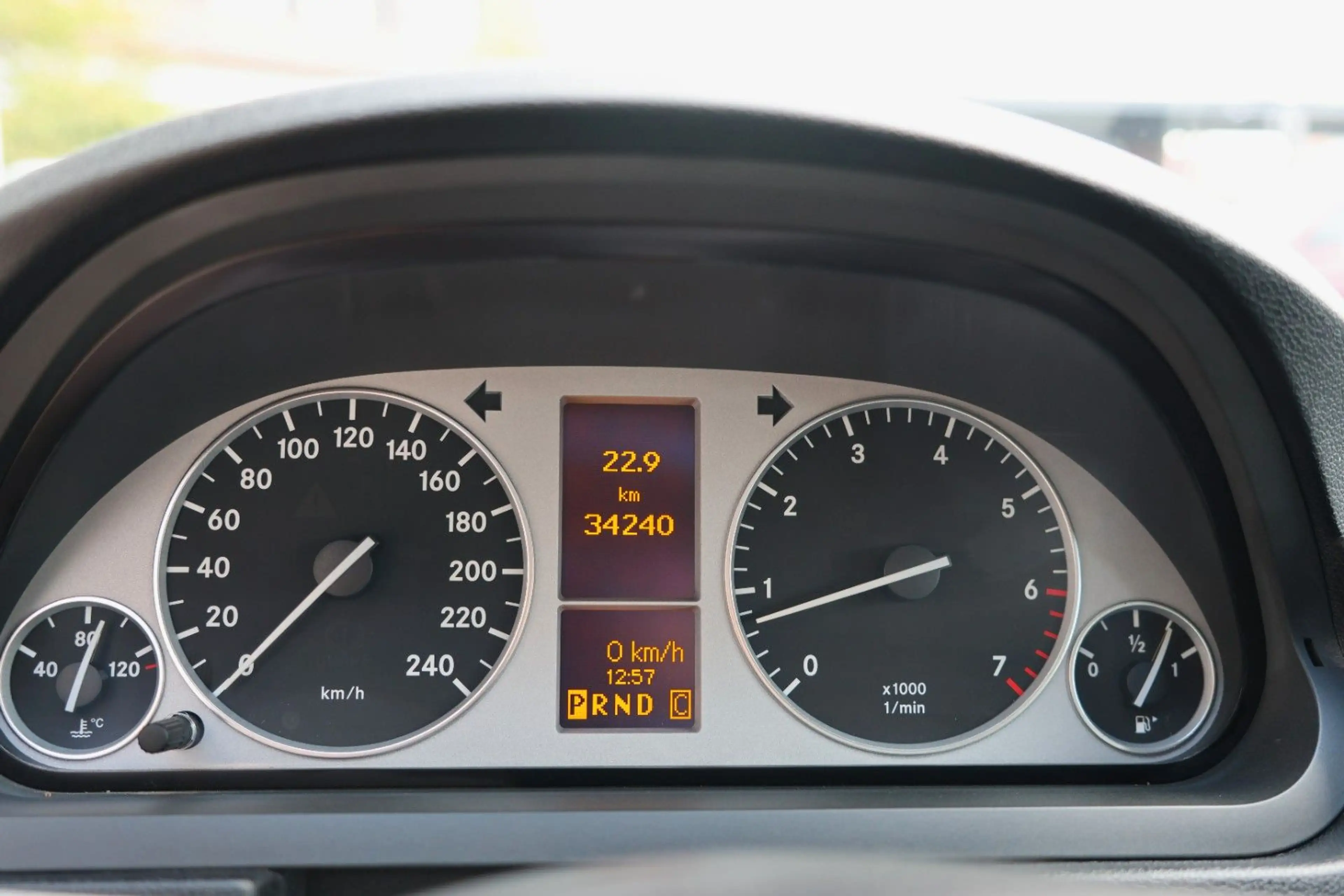 Mercedes-Benz B 200 1HAND,AHK,PDC,TEMP,SHZ — photo 9