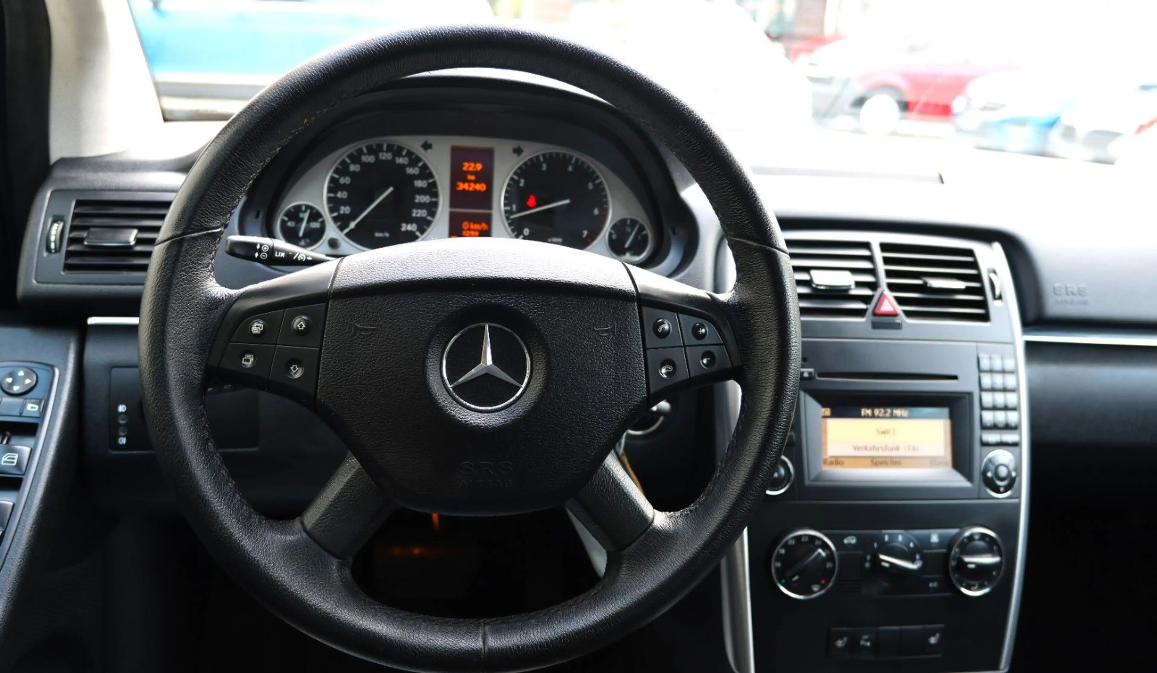 Mercedes-Benz B 200 1HAND,AHK,PDC,TEMP,SHZ — photo 8