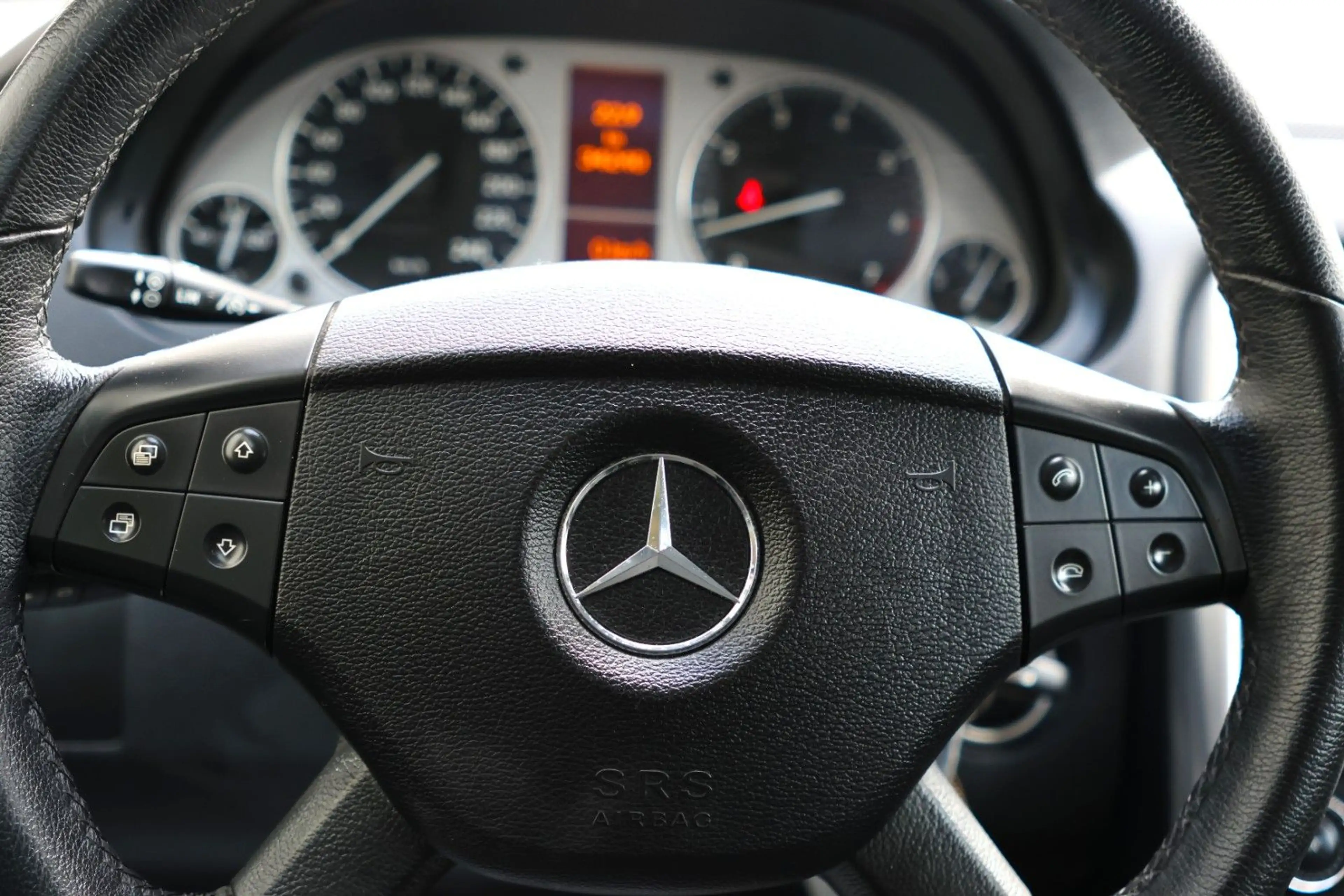 Mercedes-Benz B 200 1HAND,AHK,PDC,TEMP,SHZ — photo 10