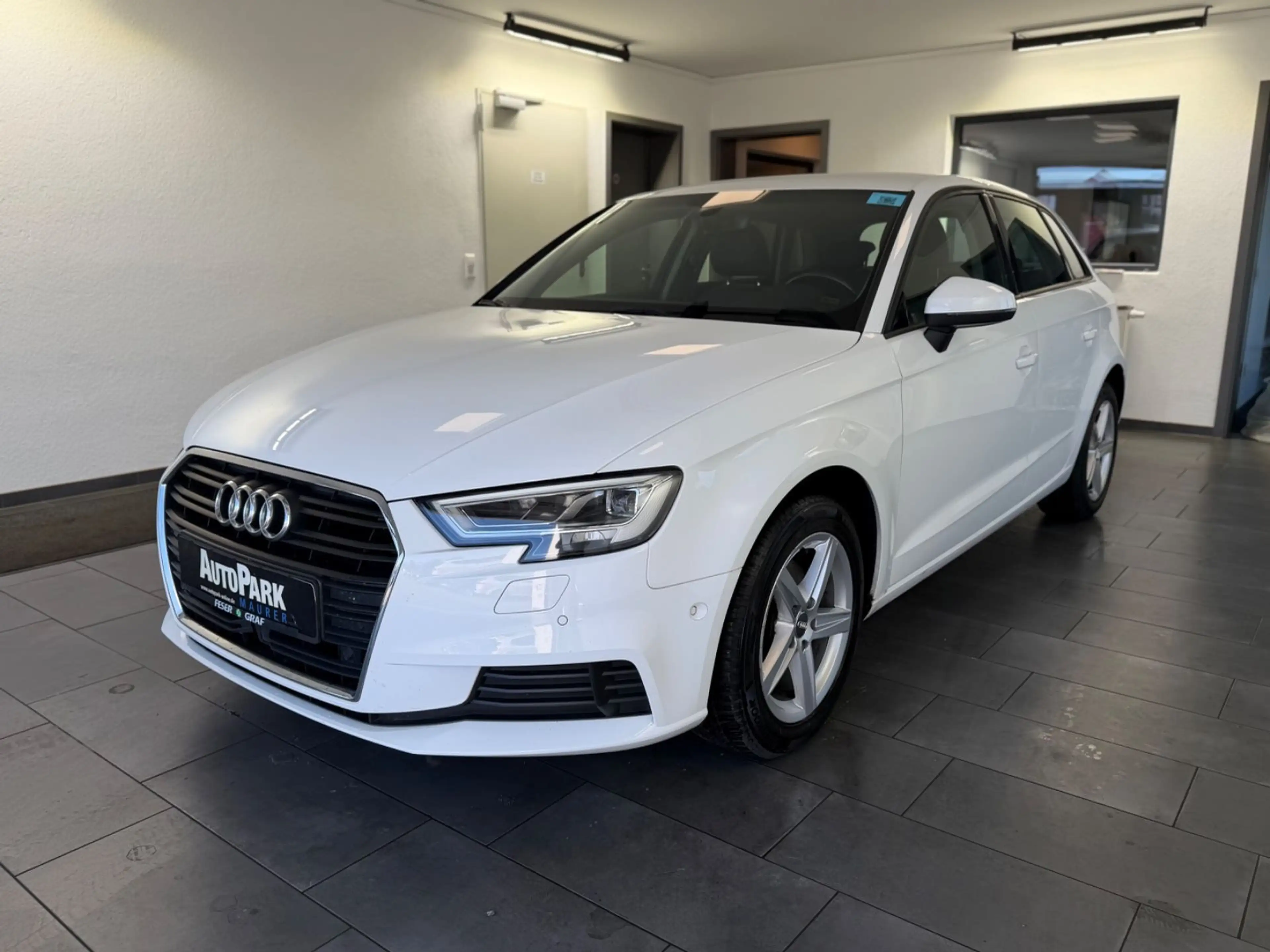 Audi A3 Sportback — photo 2