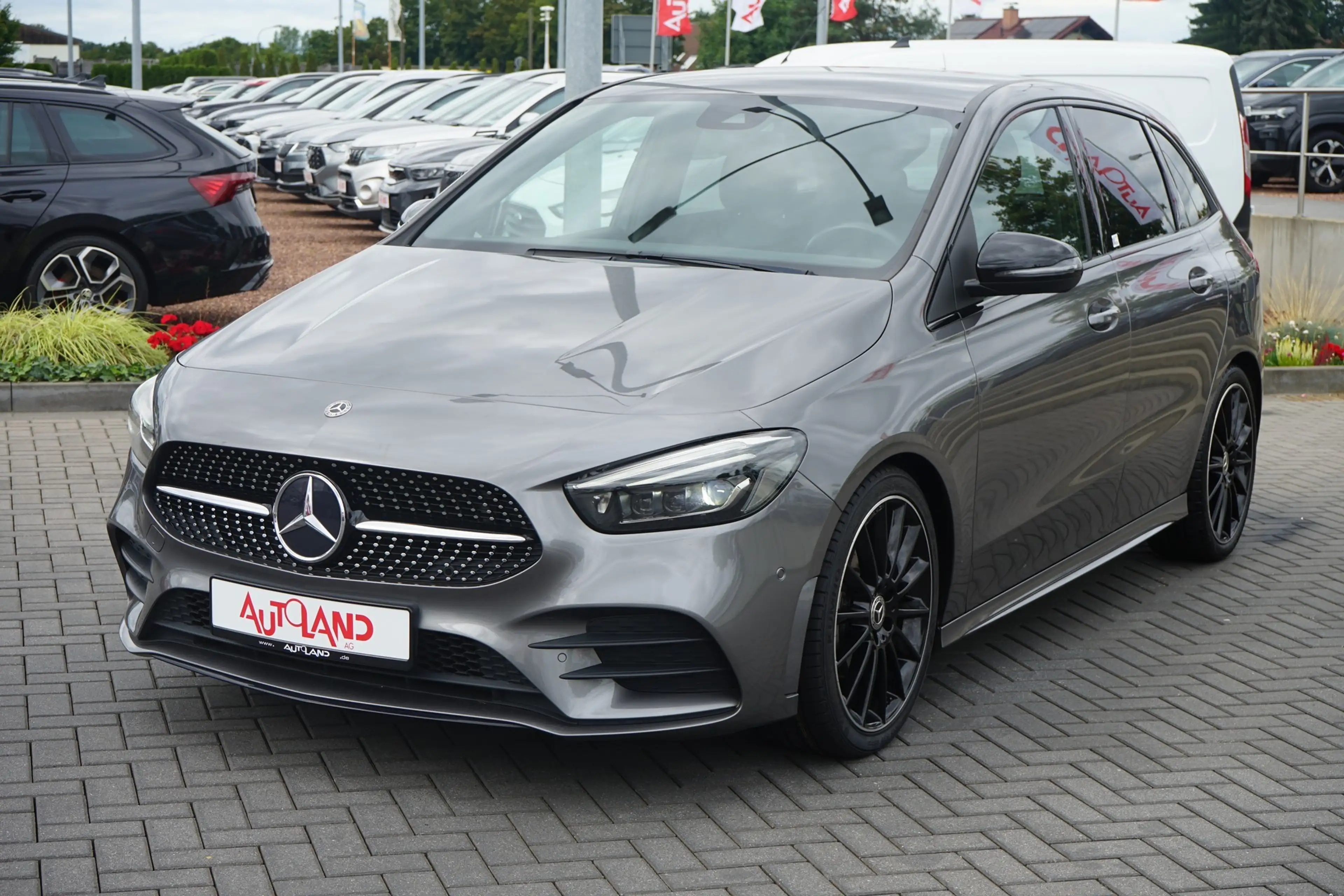 Mercedes-Benz B 200 B200 LED Navi Panorama Totwinkel PDC Sitzheizung