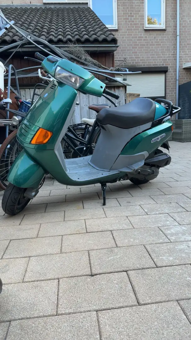 Piaggio SKR 125 super snel Verde - 2
