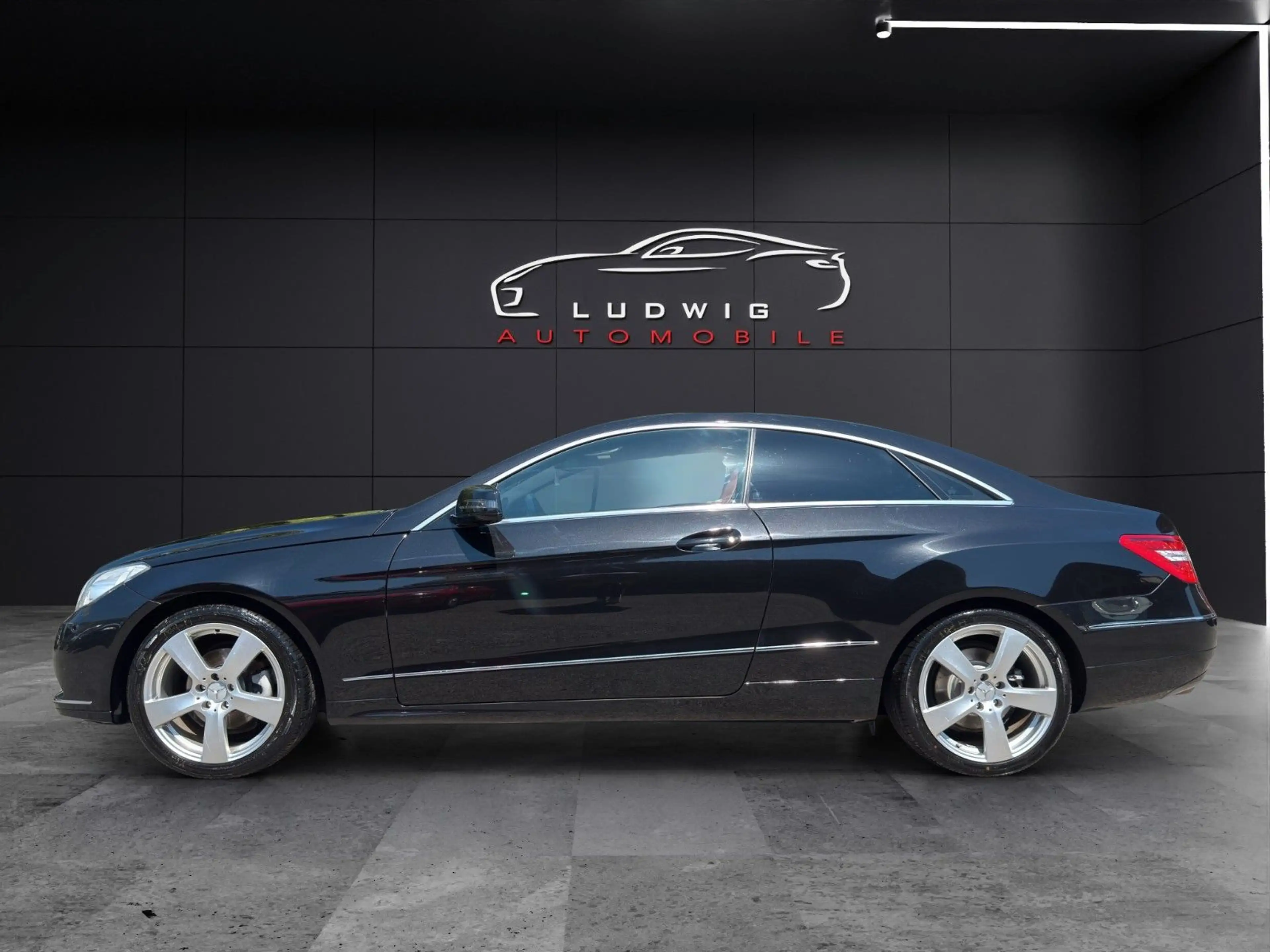 Mercedes-Benz E 250 Coupé E 250 BlueEFFICIENCY AVANTGARDE — photo 4