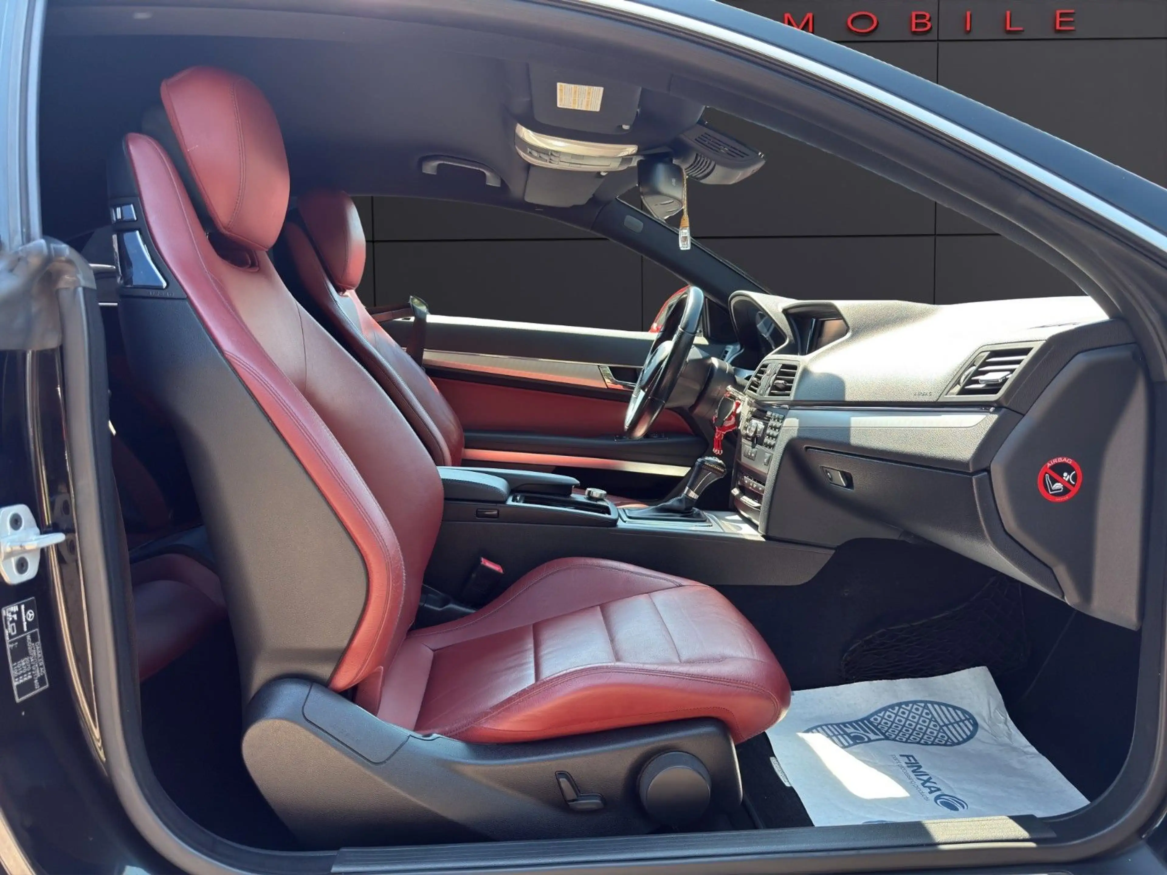 Mercedes-Benz E 250 Coupé E 250 BlueEFFICIENCY AVANTGARDE — photo 11
