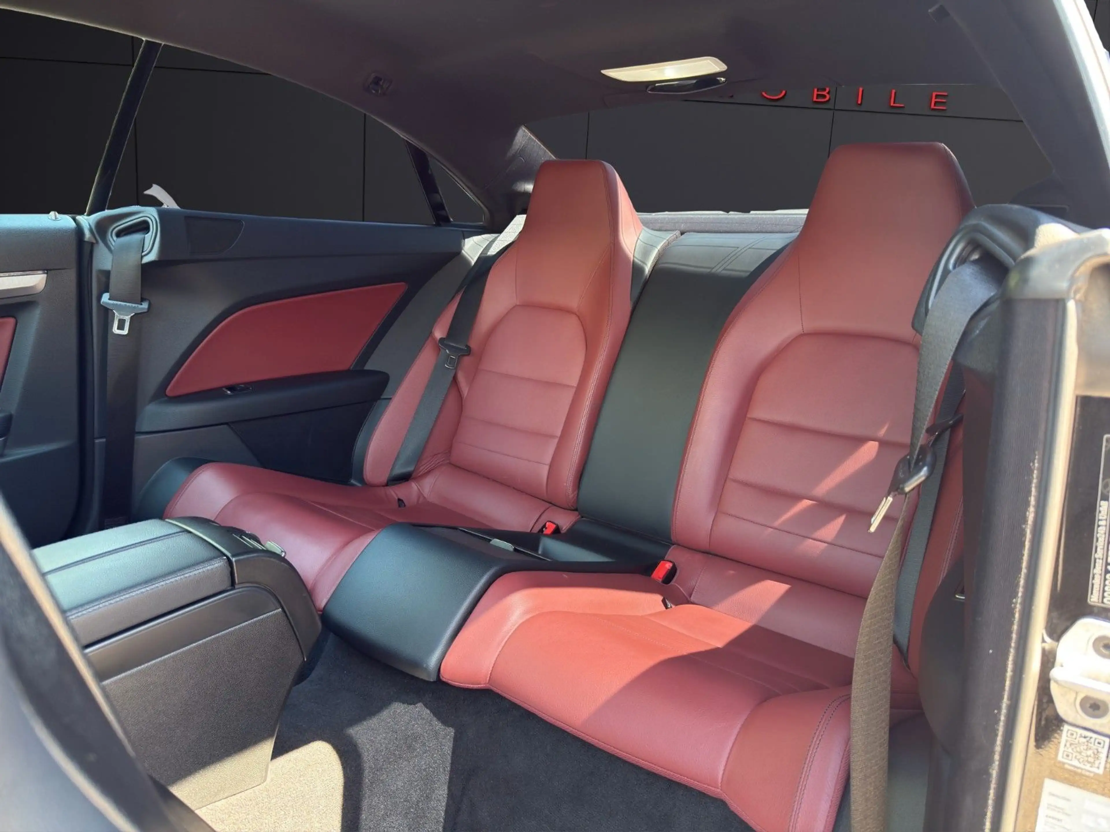 Mercedes-Benz E 250 Coupé E 250 BlueEFFICIENCY AVANTGARDE — photo 12