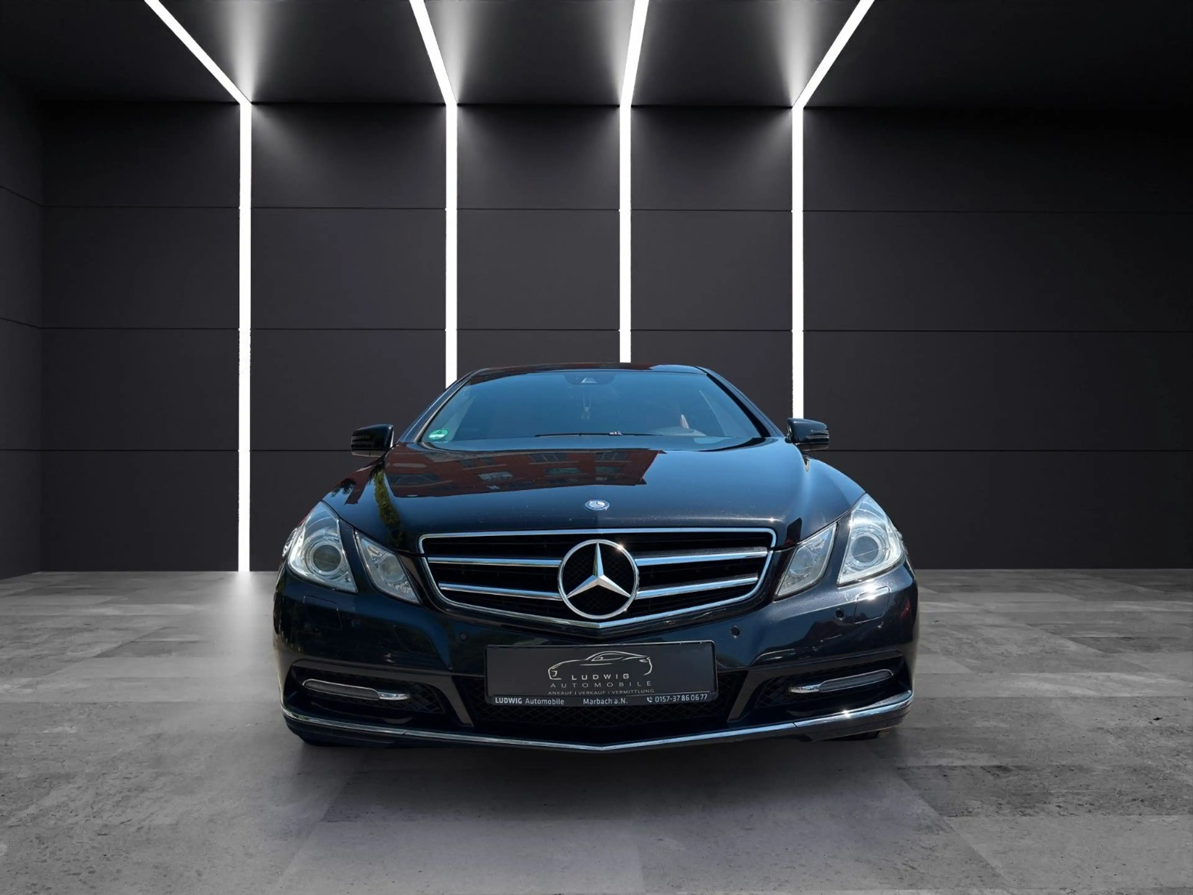 Mercedes-Benz E 250 Coupé E 250 BlueEFFICIENCY AVANTGARDE — photo 2