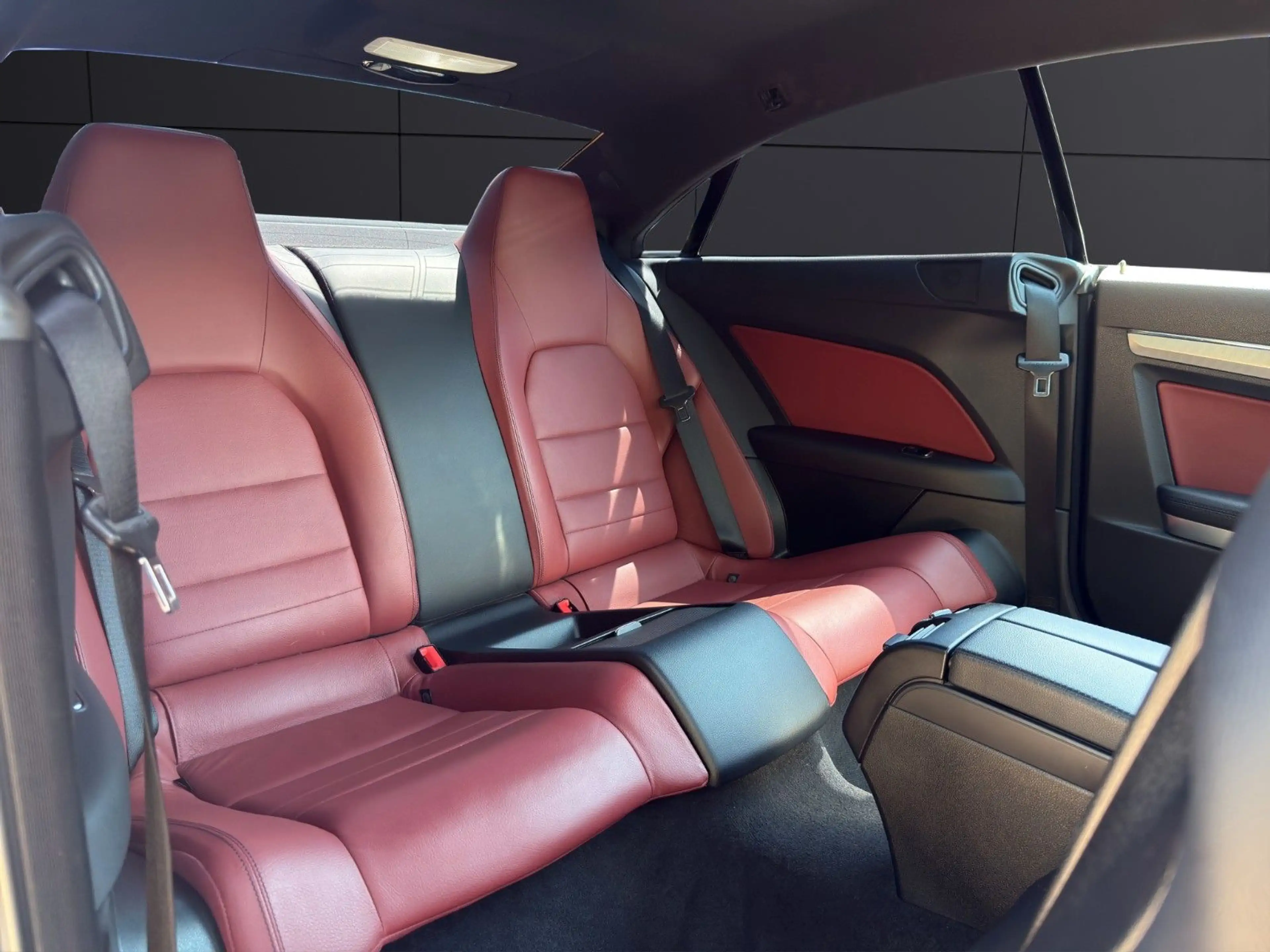 Mercedes-Benz E 250 Coupé E 250 BlueEFFICIENCY AVANTGARDE — photo 13