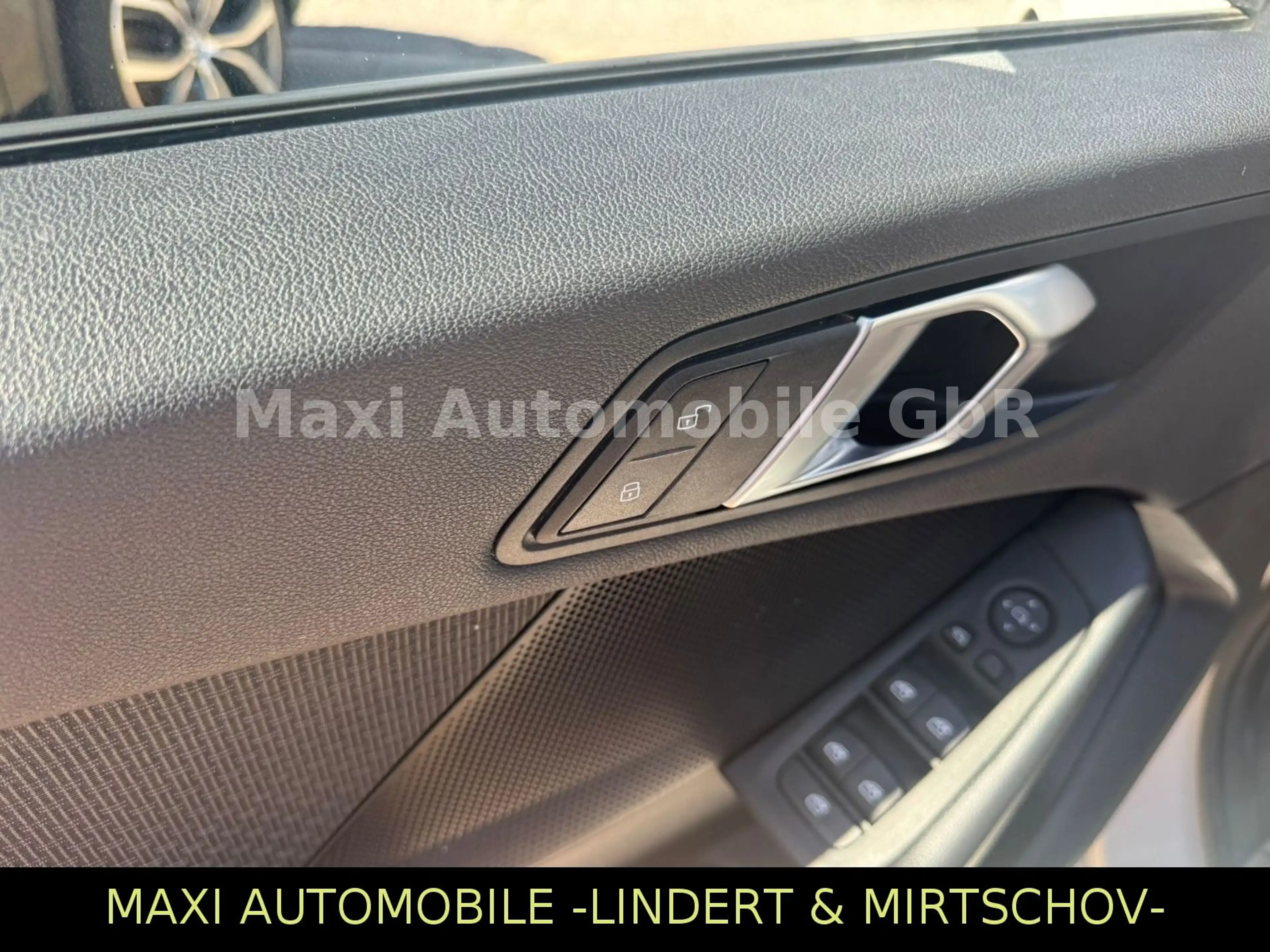 BMW 118 d Lim AUT-NAV-LIVE COCKP-KAMERA-LED-KEYLESS- — photo 9
