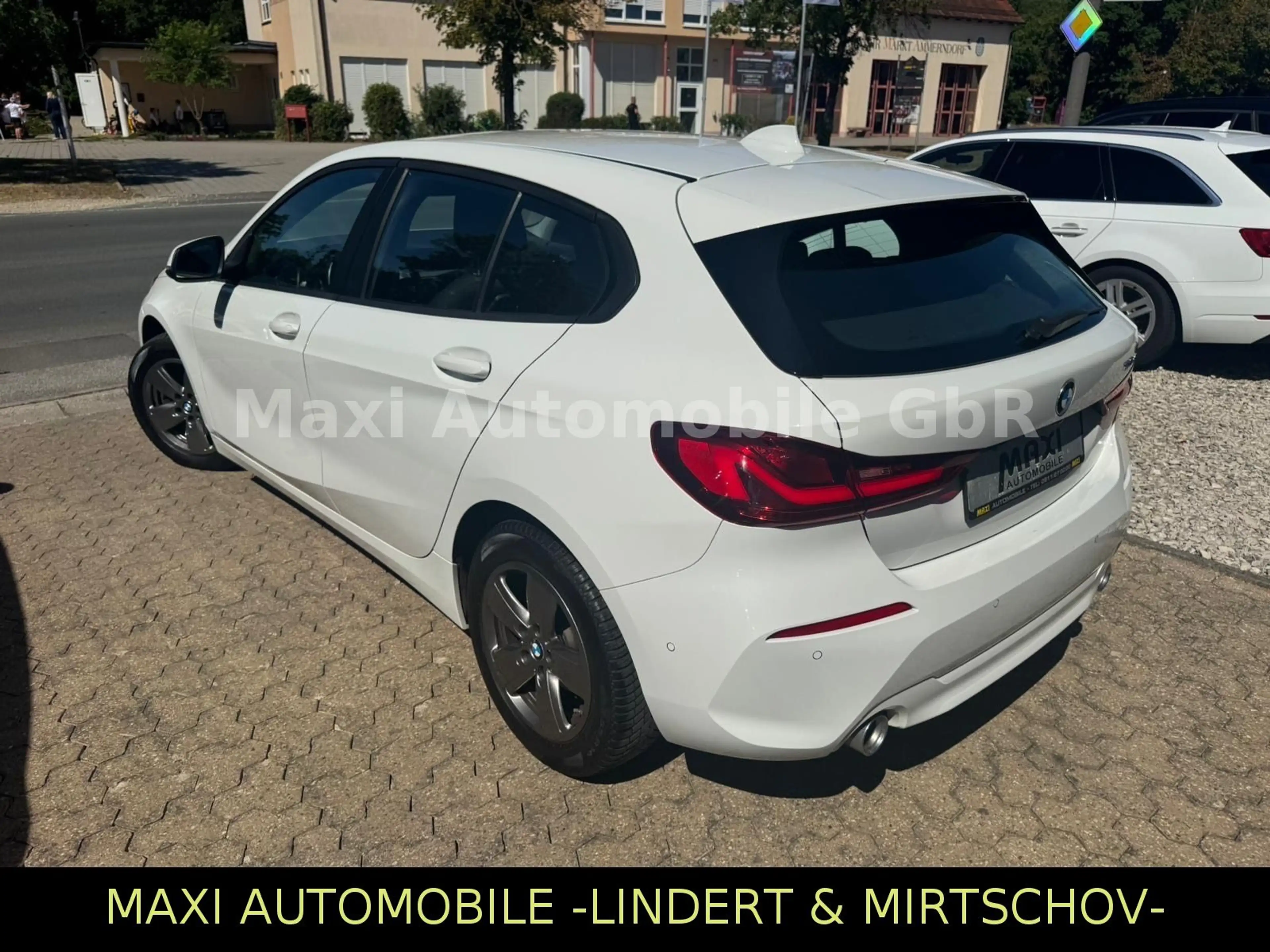 BMW 118 d Lim AUT-NAV-LIVE COCKP-KAMERA-LED-KEYLESS- — photo 3