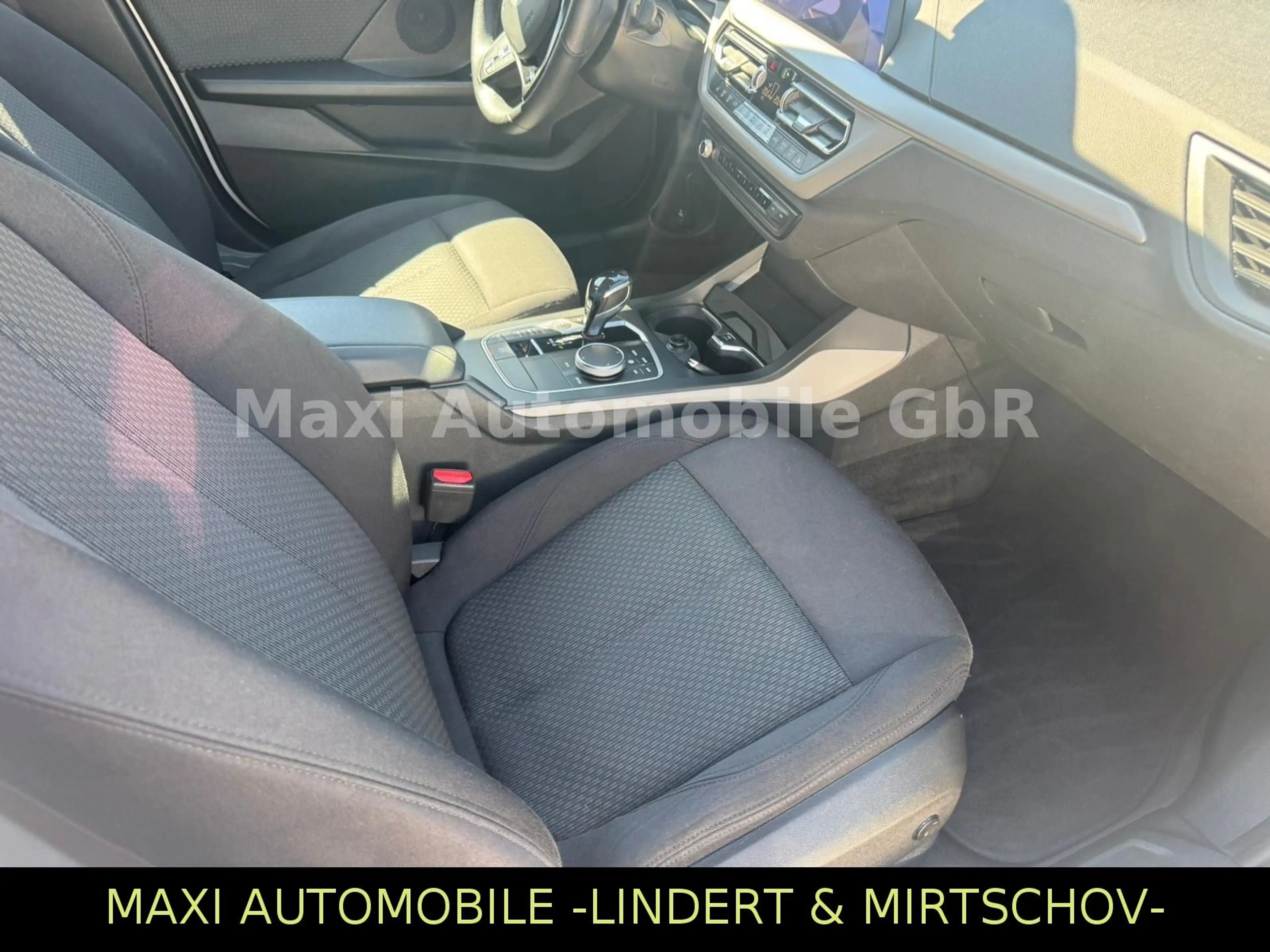 BMW 118 d Lim AUT-NAV-LIVE COCKP-KAMERA-LED-KEYLESS- — photo 10