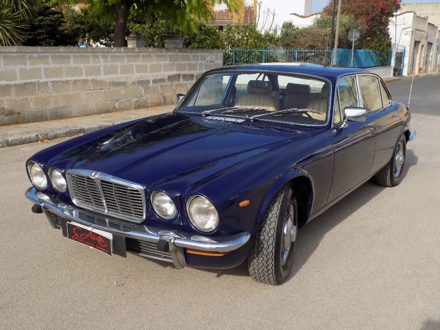 Jaguar XJ 4.2 automatica Modrá - 1