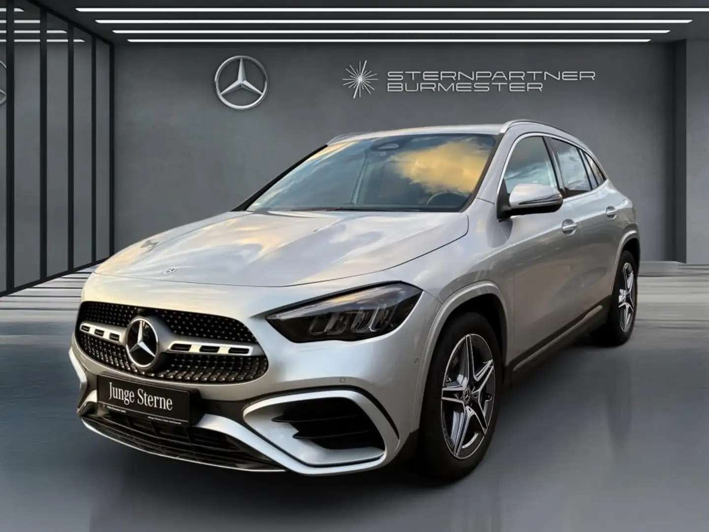 Mercedes-Benz GLA 220 4MATIC AMG+Navi+Kamera+Distronic+Ambiente Silber - 1